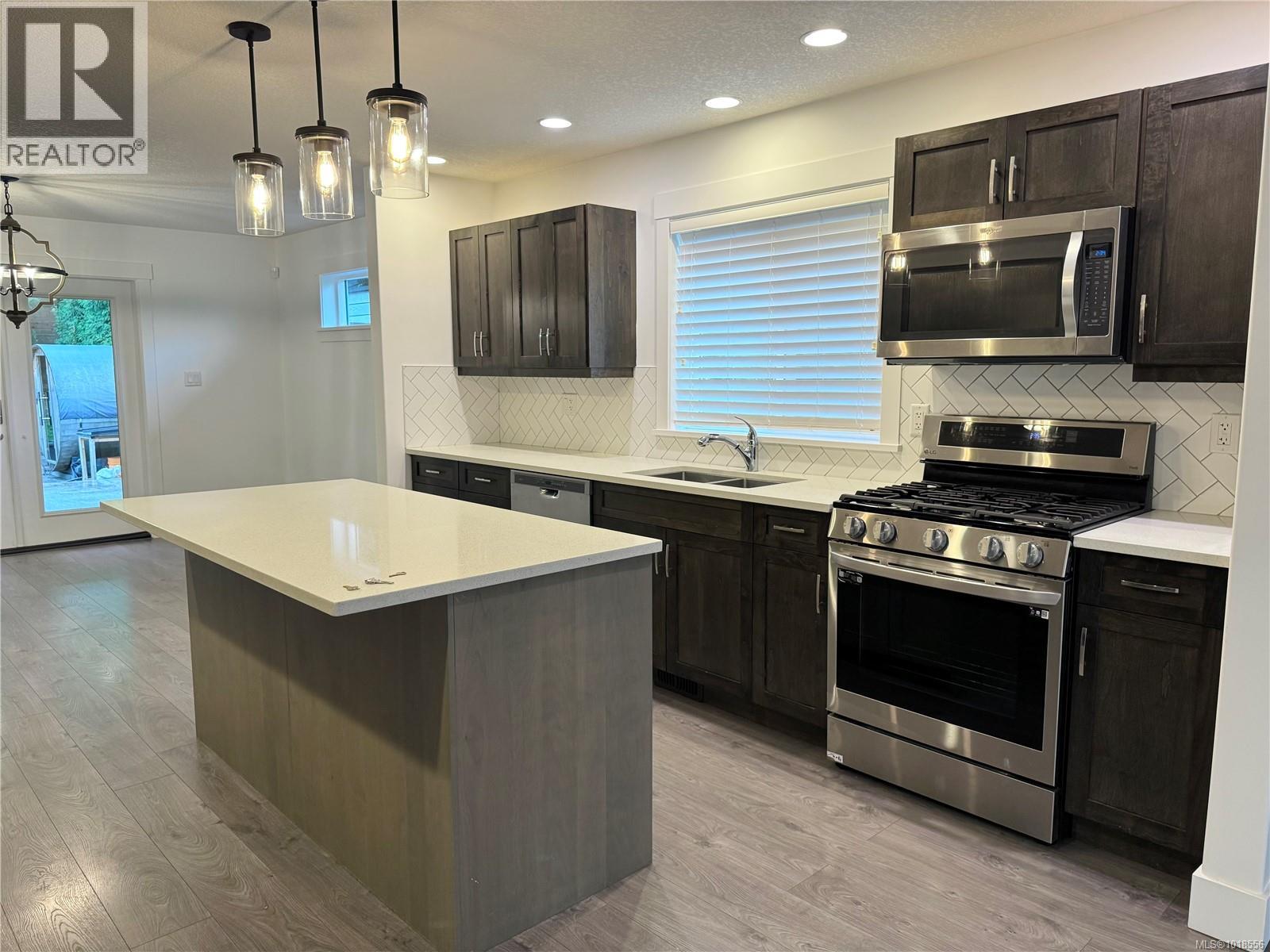 5211 Hammond Bay Rd, Nanaimo