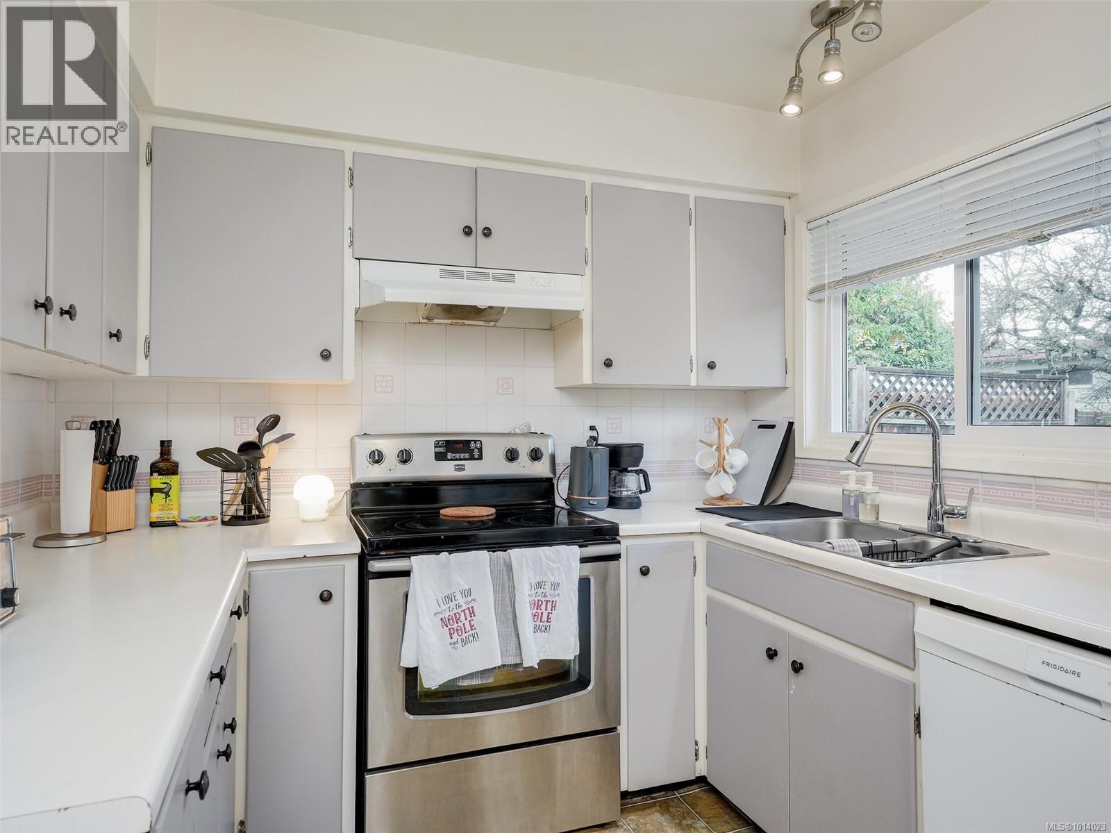  1660 Elm Street, Saanich