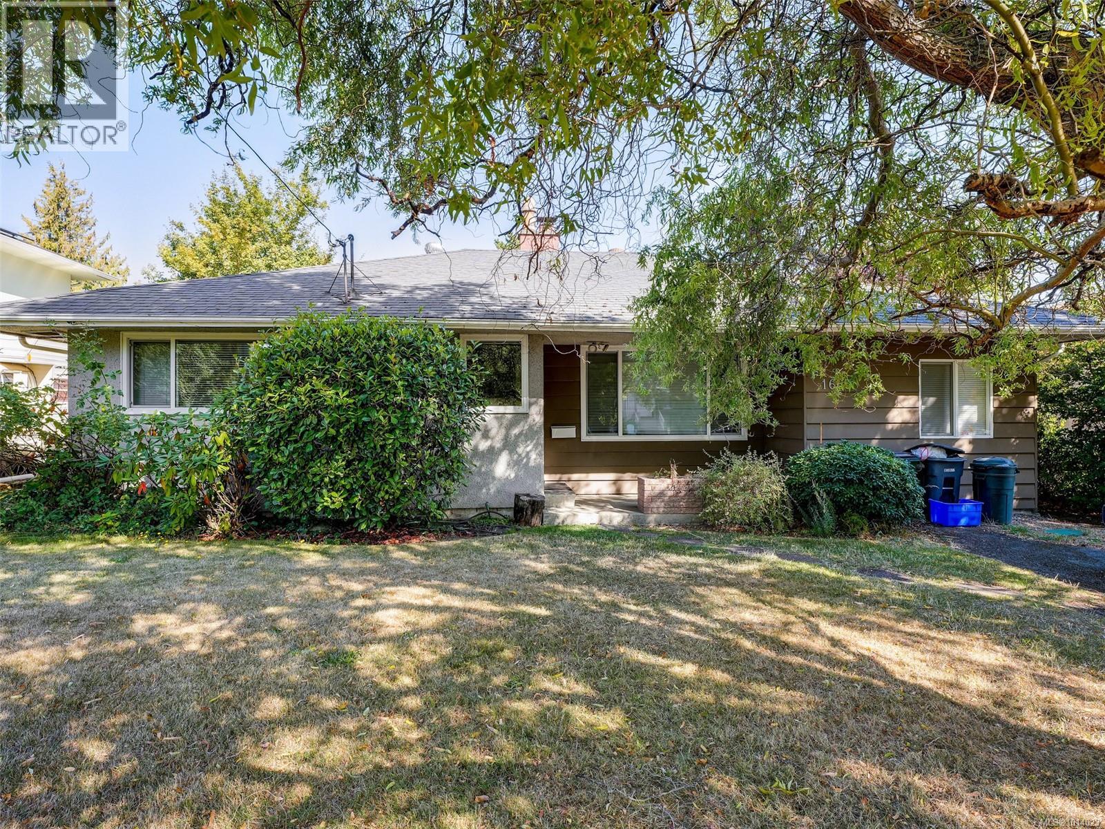  1660 Elm Street, Saanich