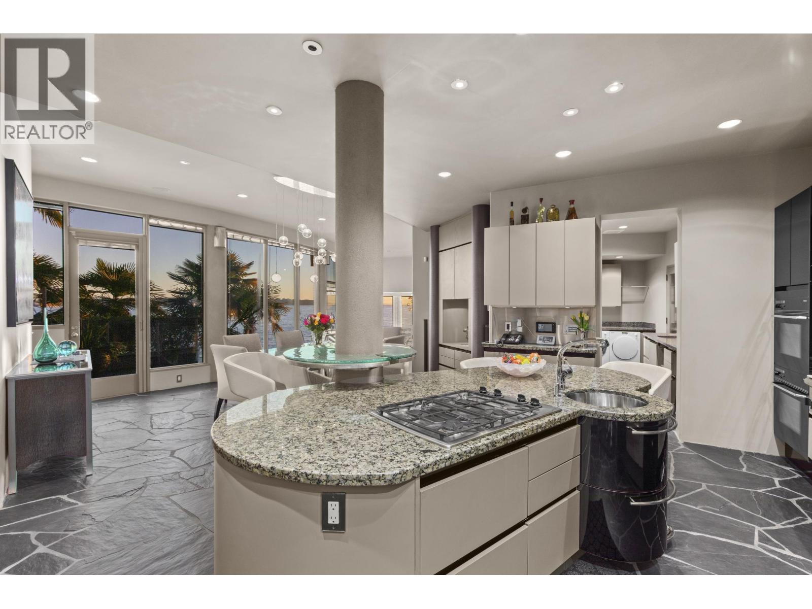 3912 MARINE DRIVE, West Vancouver