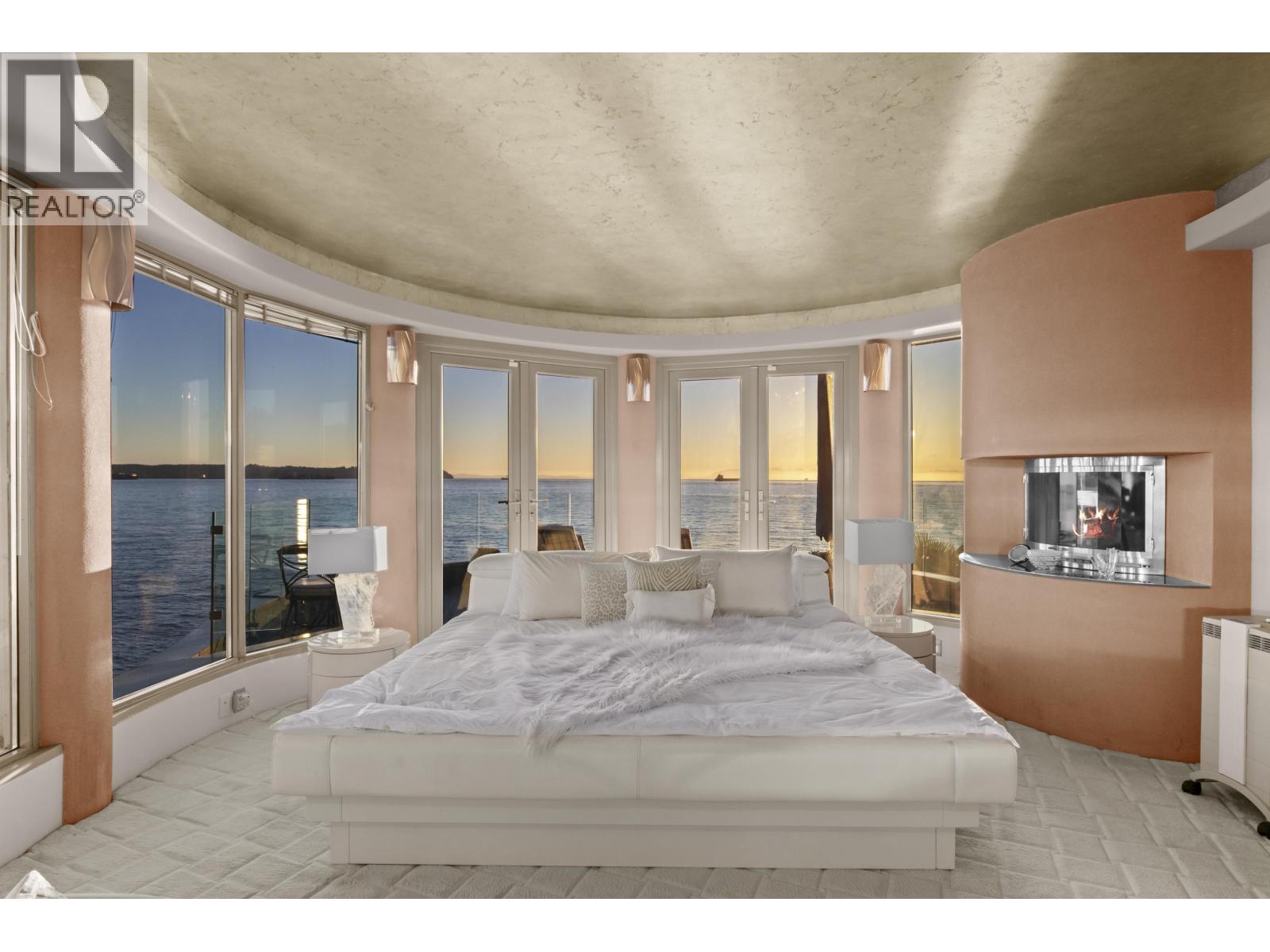 3912 MARINE DRIVE, West Vancouver