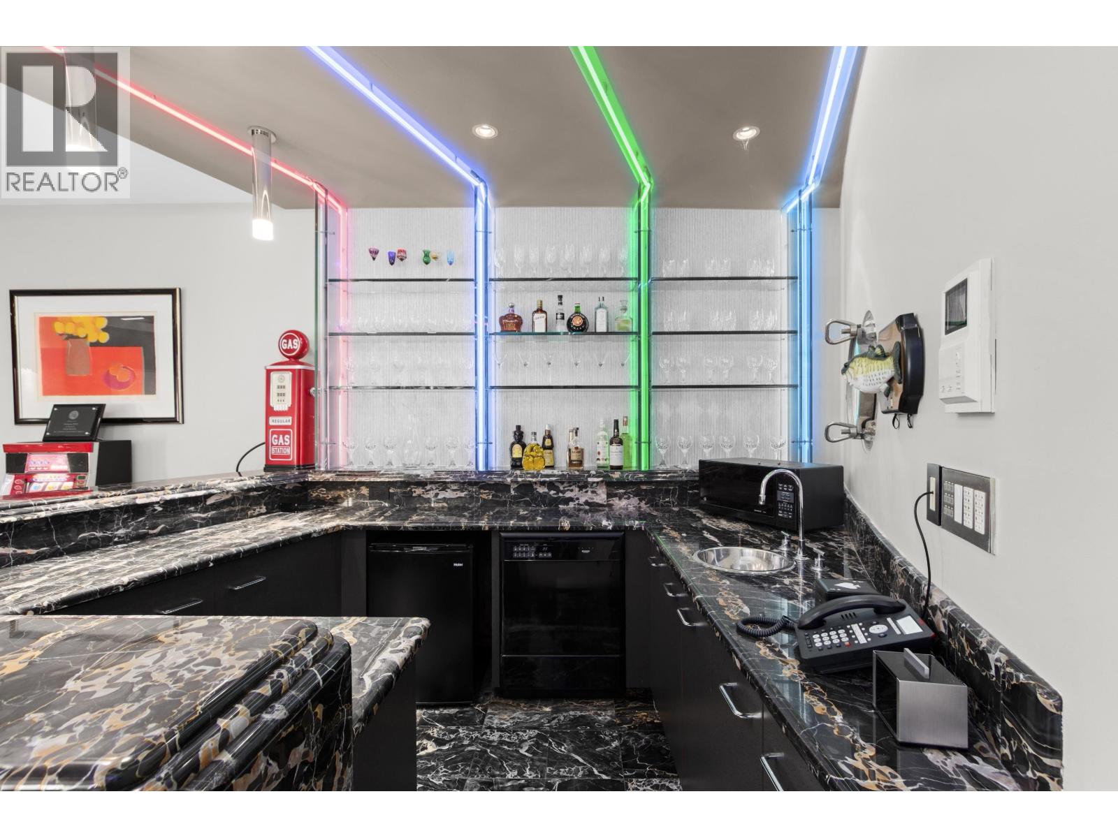 3912 MARINE DRIVE, West Vancouver