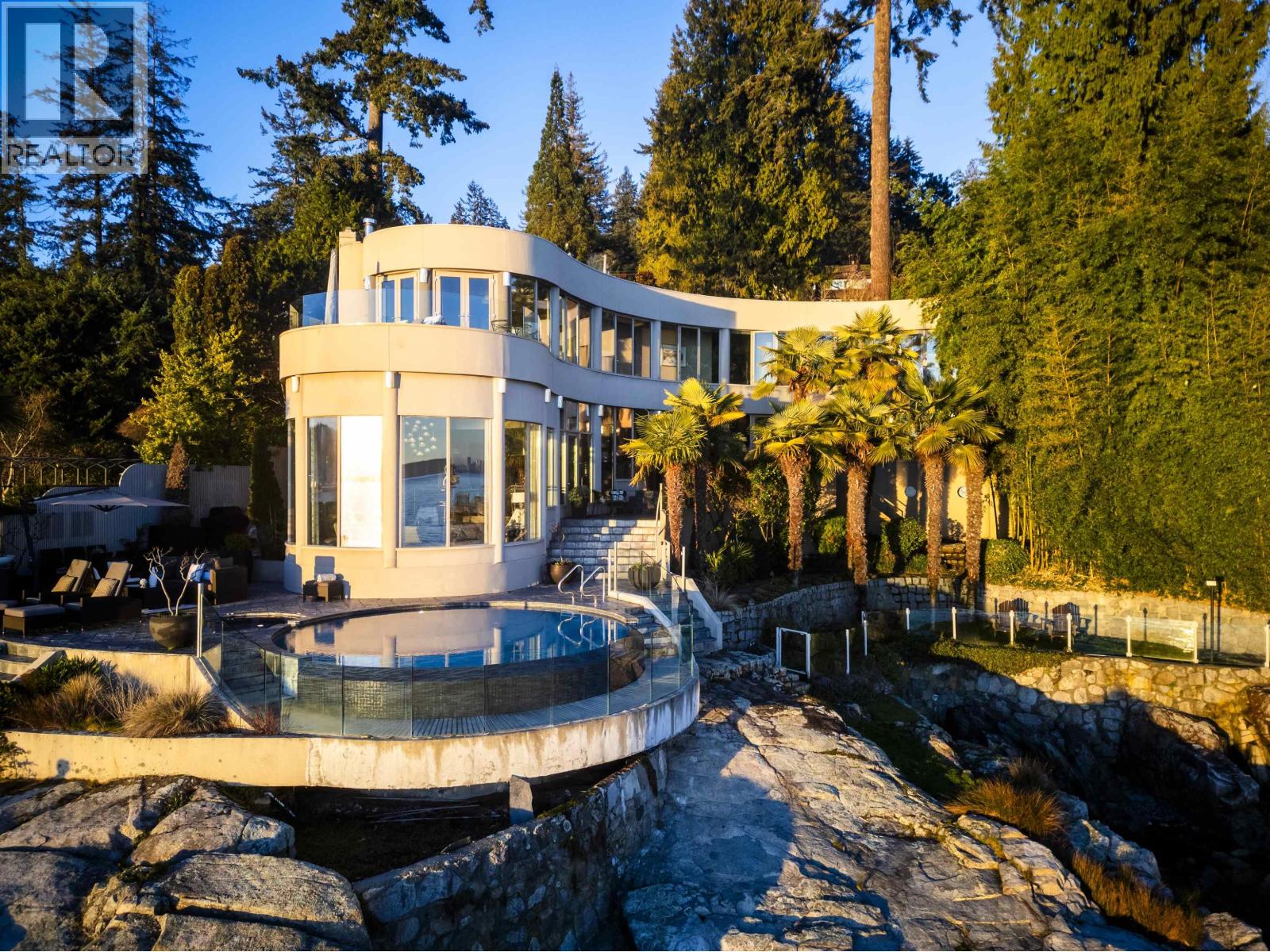 3912 MARINE DRIVE, West Vancouver