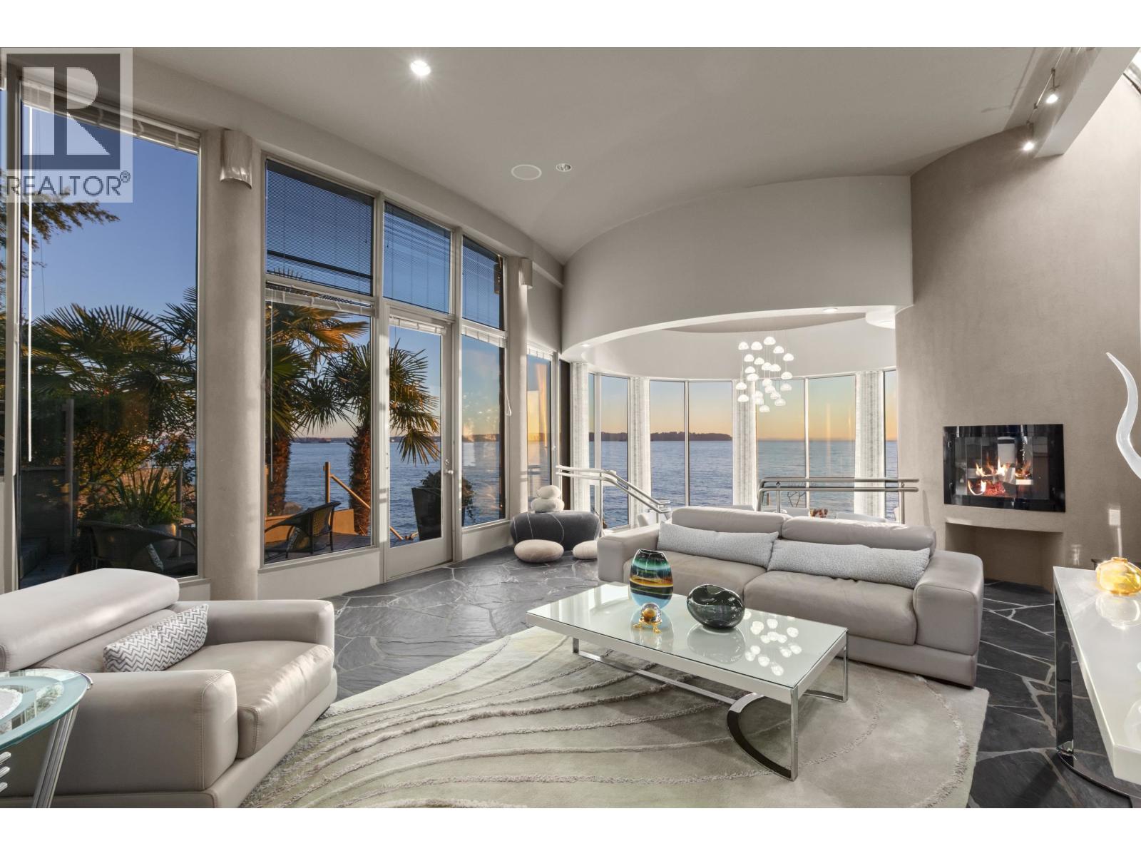 3912 MARINE DRIVE, West Vancouver