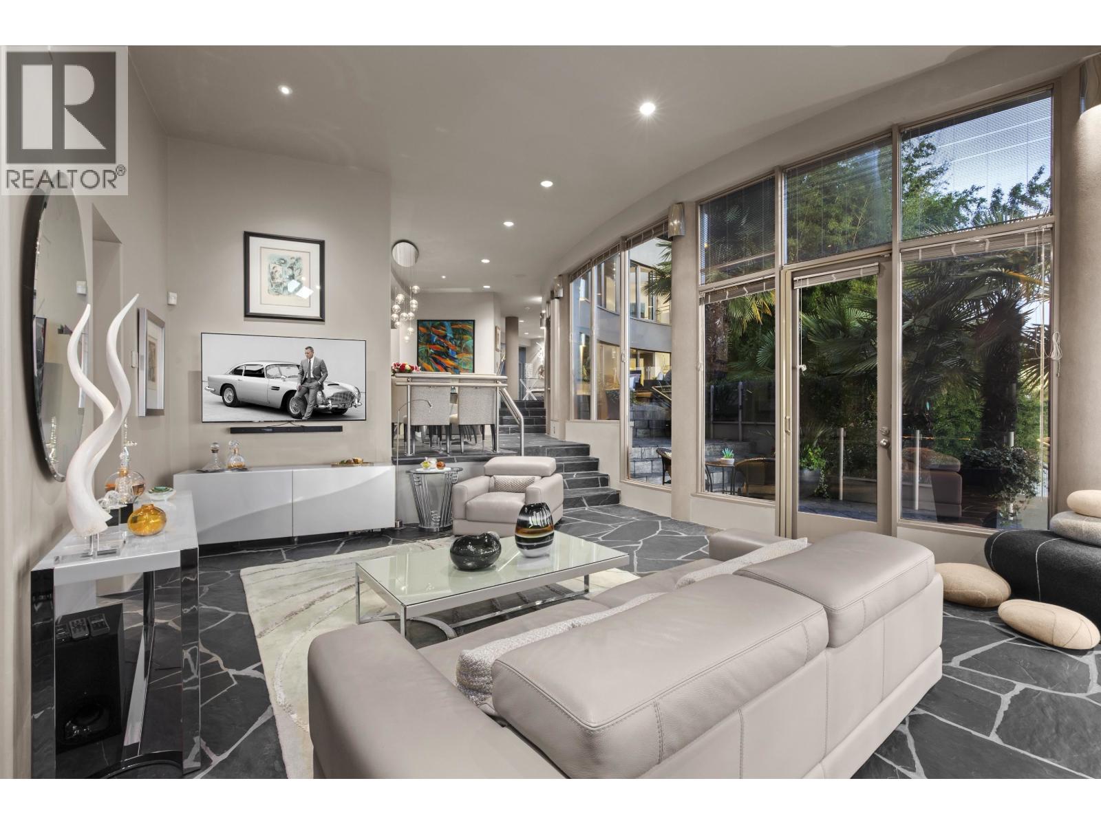 3912 MARINE DRIVE, West Vancouver