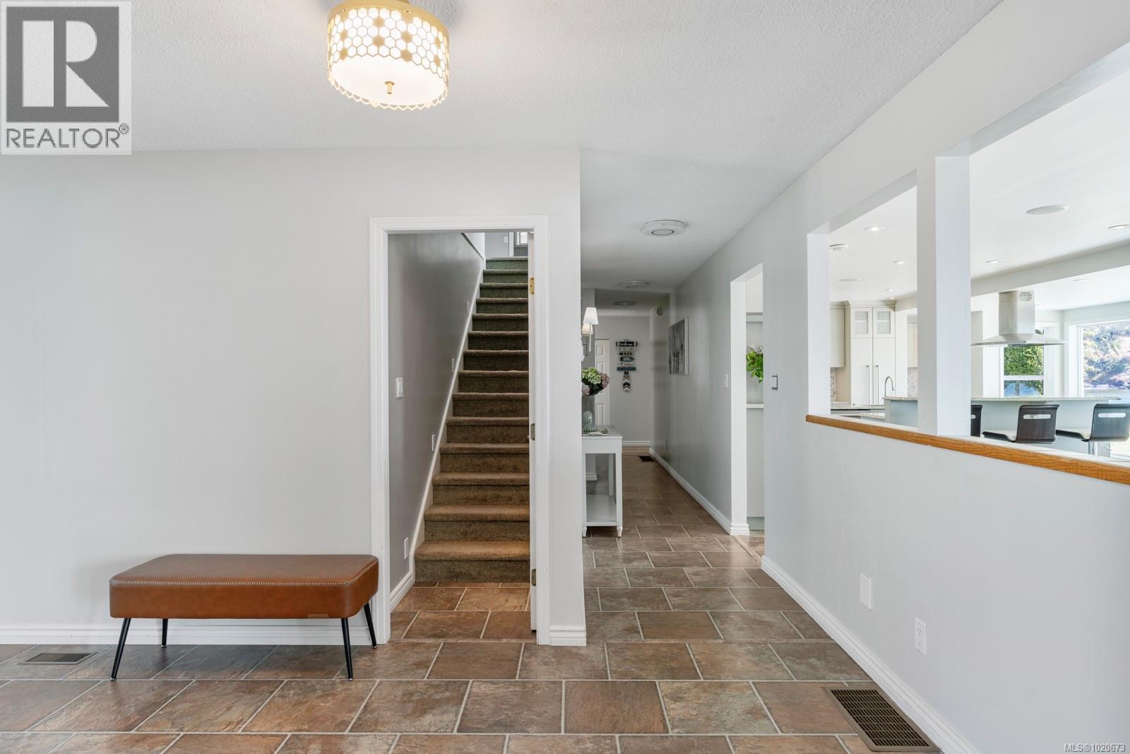 3905B Cadboro Bay Rd, Saanich