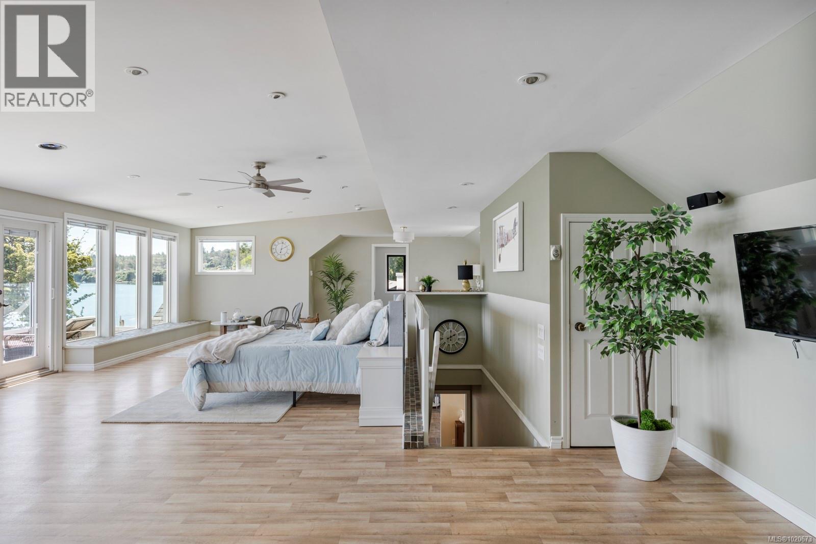 3905B Cadboro Bay Rd, Saanich