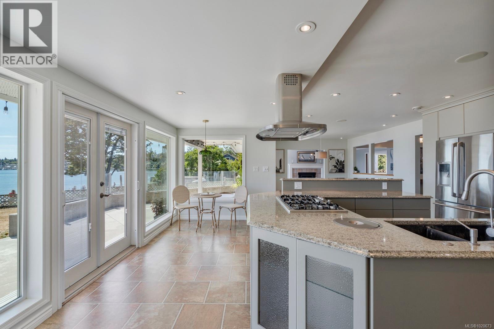 3905B Cadboro Bay Rd, Saanich