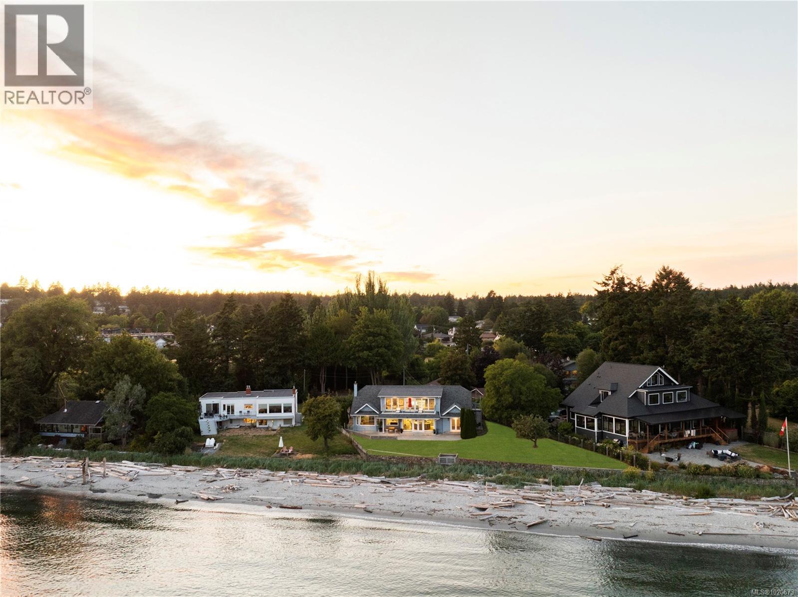 3905B Cadboro Bay Rd, Saanich