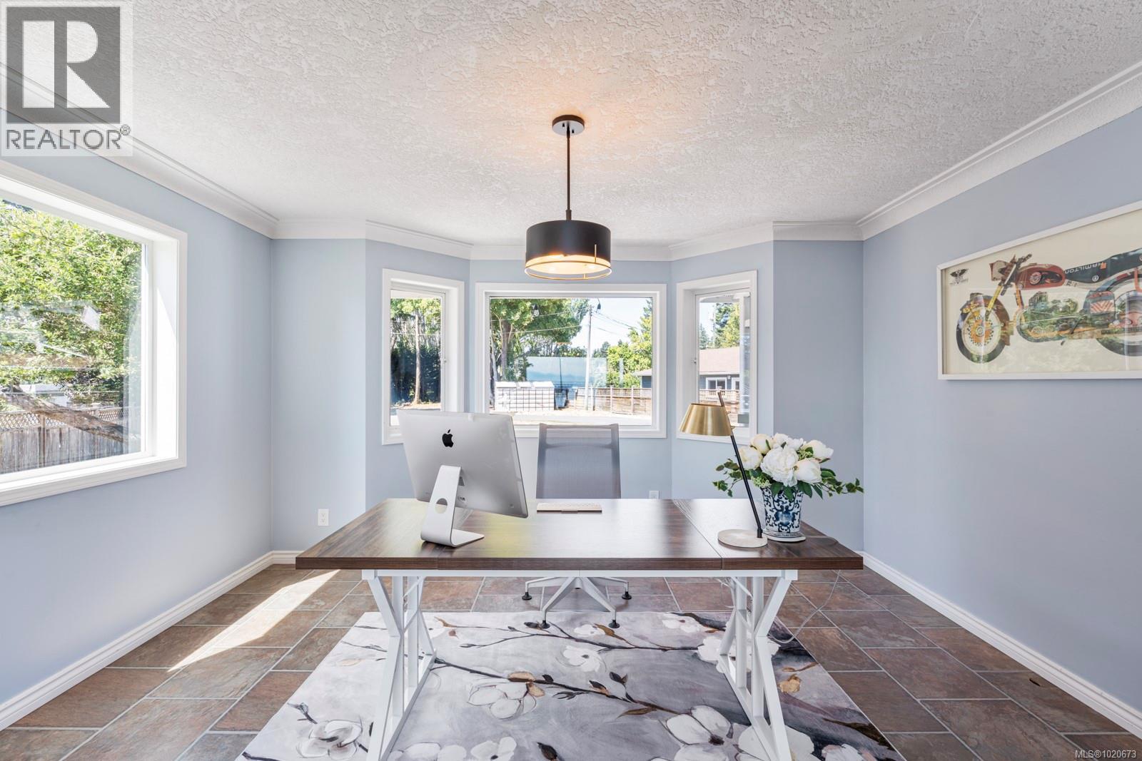 3905B Cadboro Bay Rd, Saanich