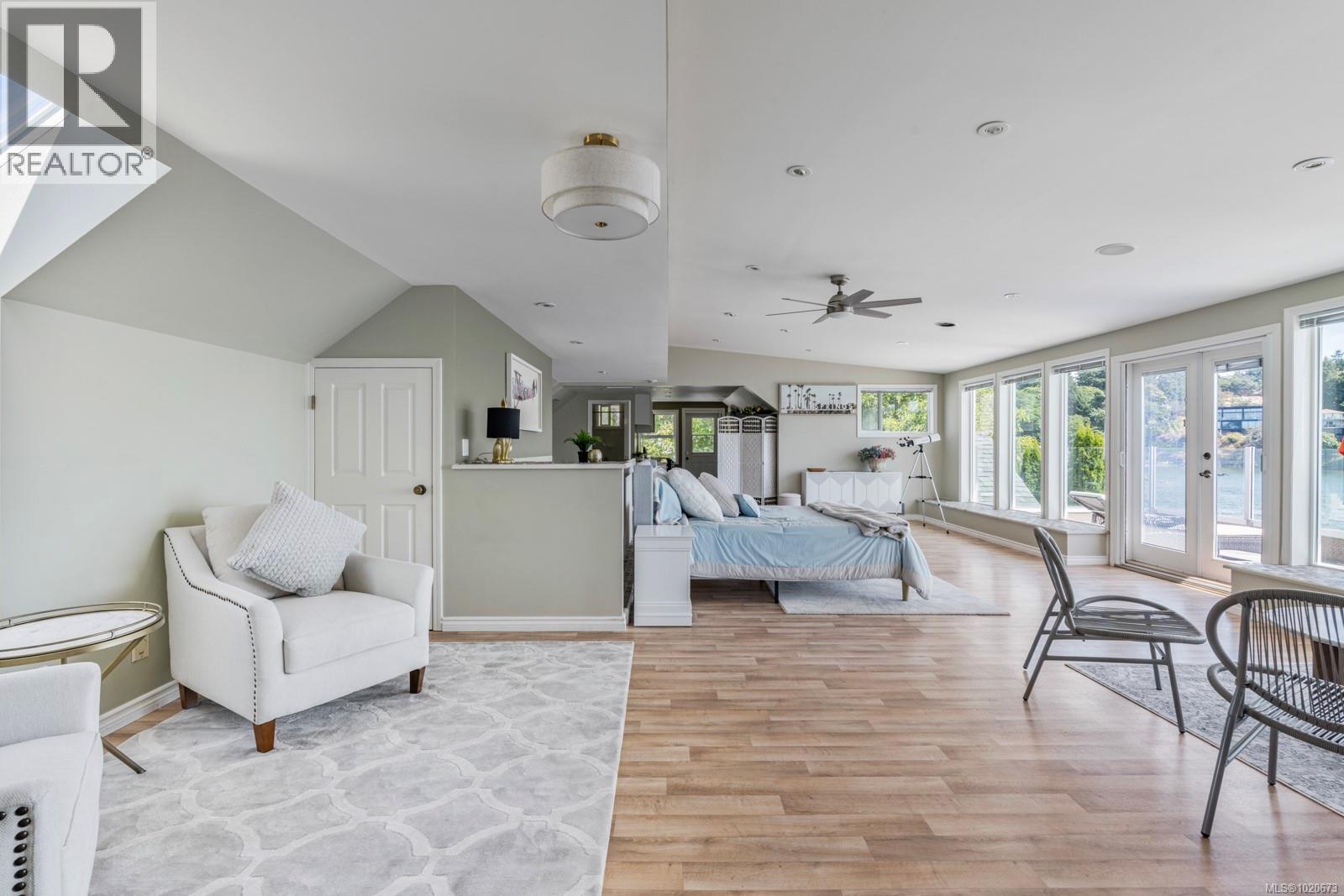 3905B Cadboro Bay Rd, Saanich