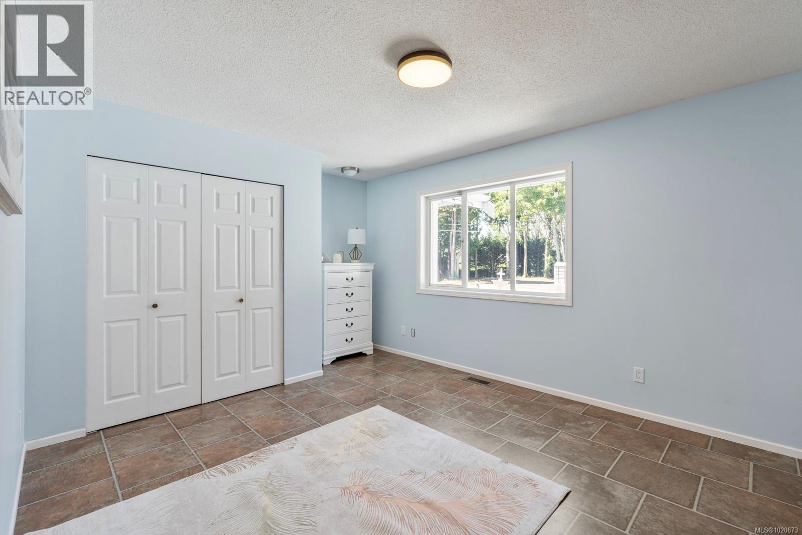 3905B Cadboro Bay Rd, Saanich