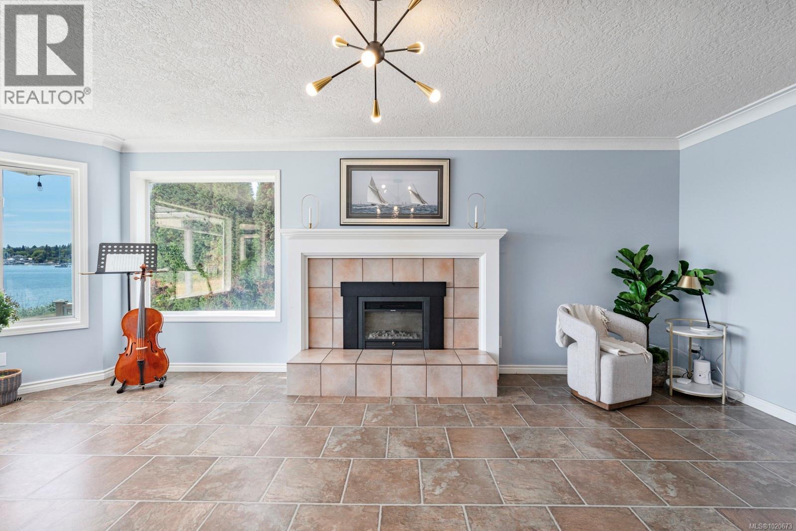 3905B Cadboro Bay Rd, Saanich