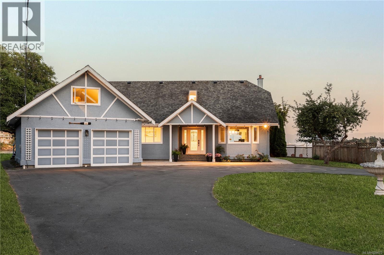 3905B Cadboro Bay Rd, Saanich