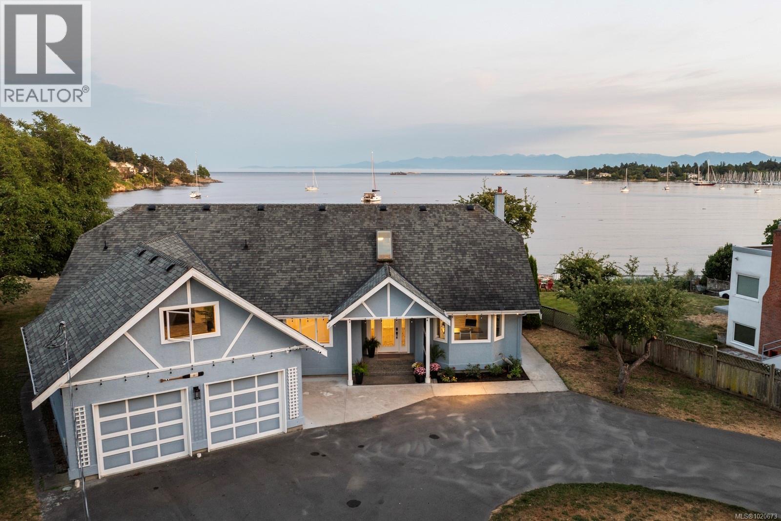 3905B Cadboro Bay Rd, Saanich