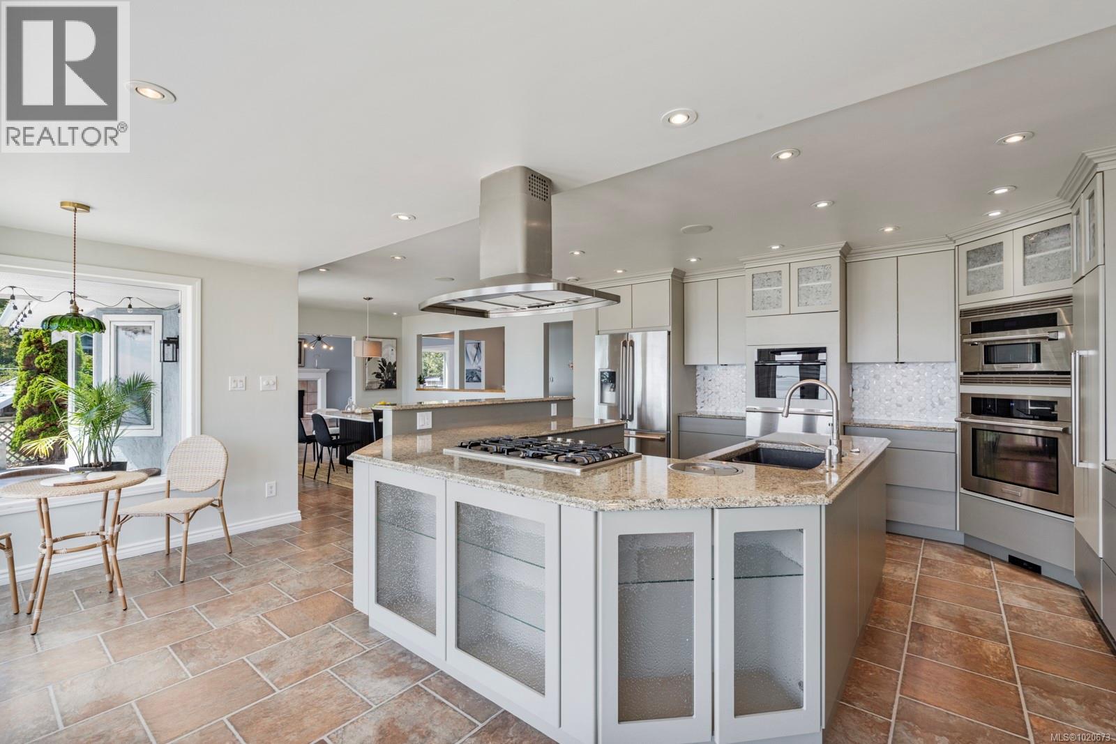 3905B Cadboro Bay Rd, Saanich