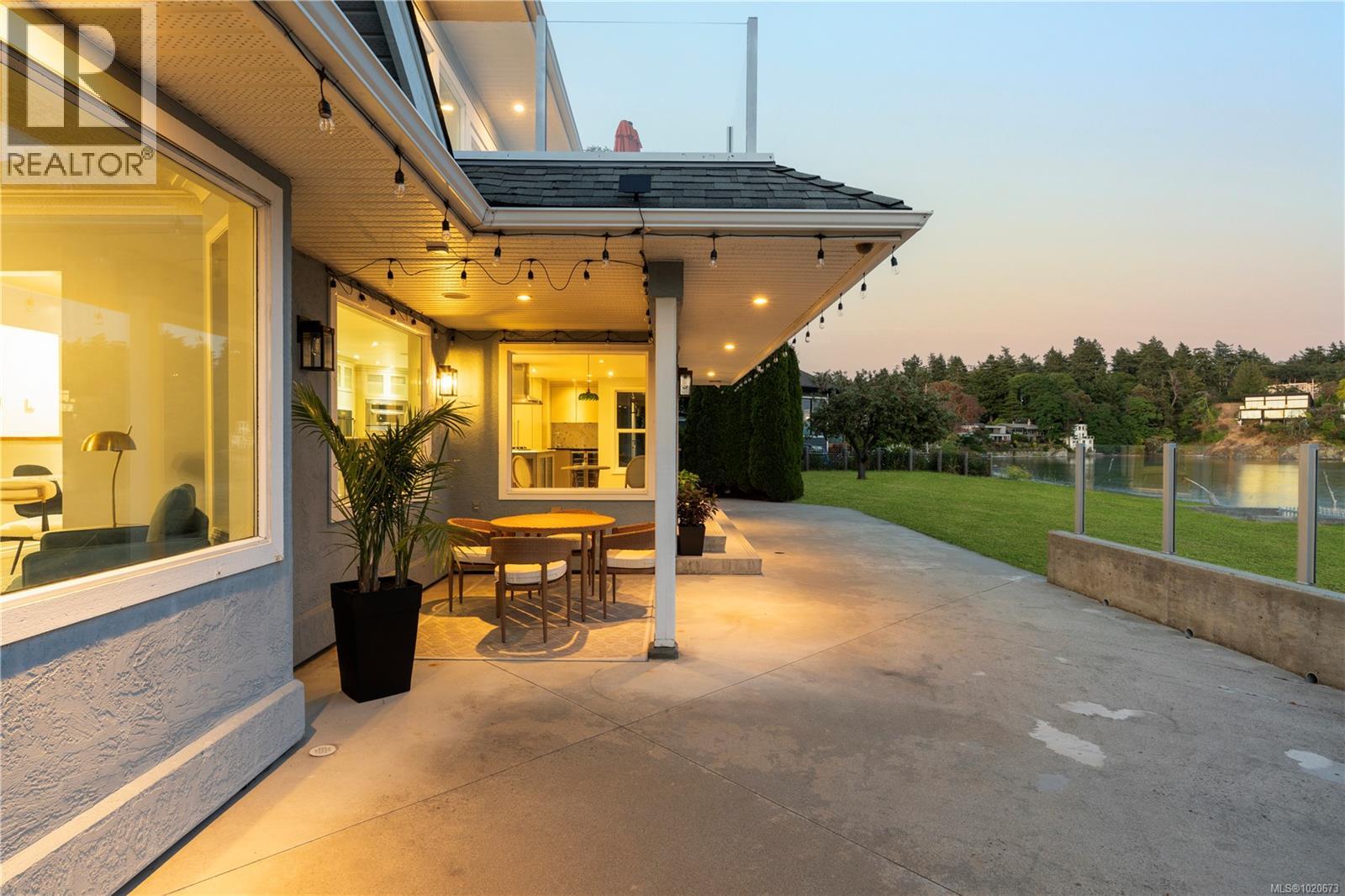 3905B Cadboro Bay Rd, Saanich