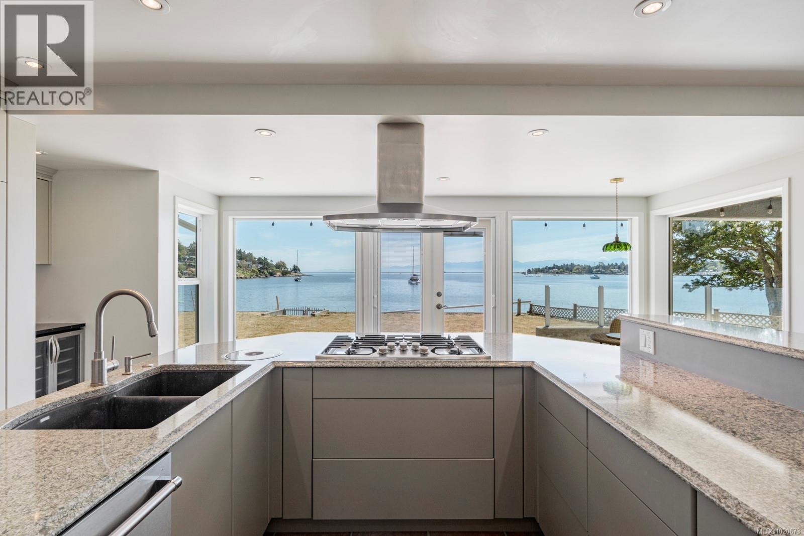 3905B Cadboro Bay Rd, Saanich