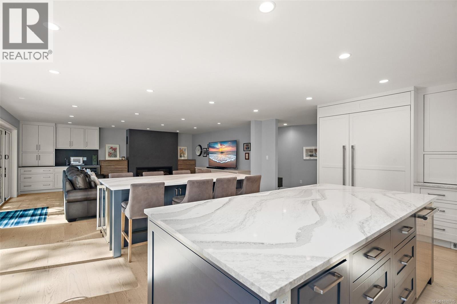  2023 Runnymede Avenue, Oak Bay