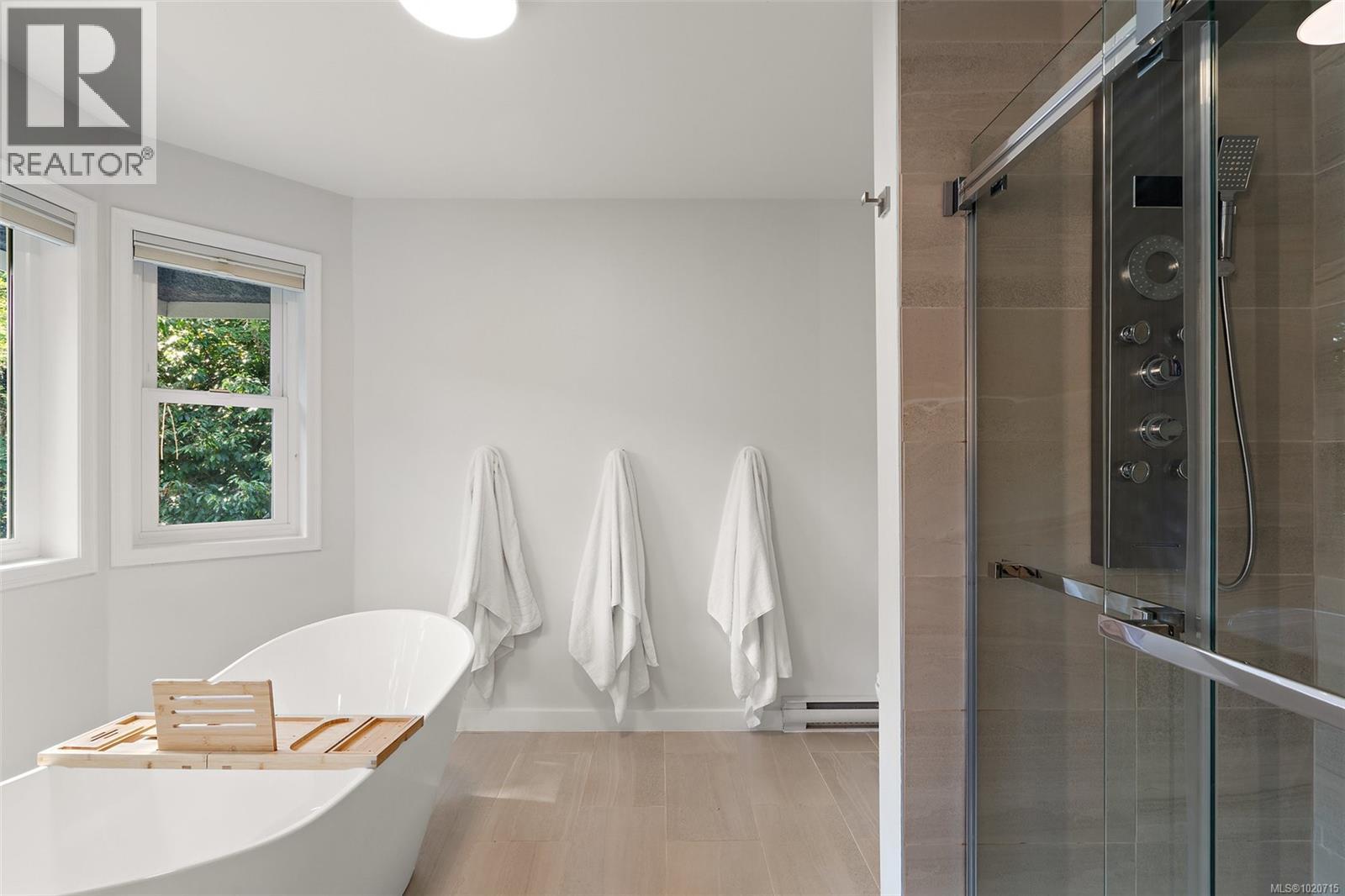  2023 Runnymede Avenue, Oak Bay