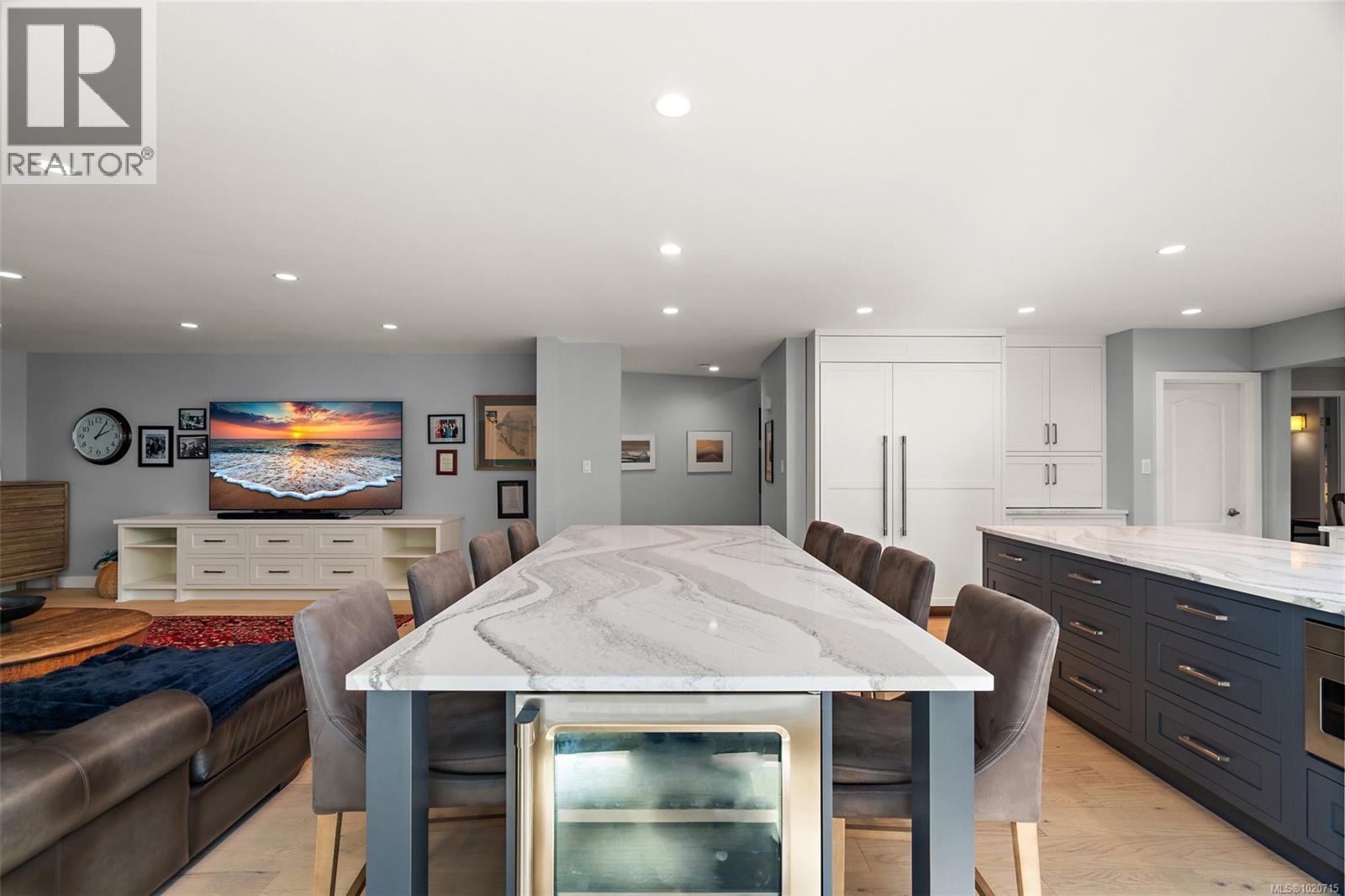  2023 Runnymede Avenue, Oak Bay