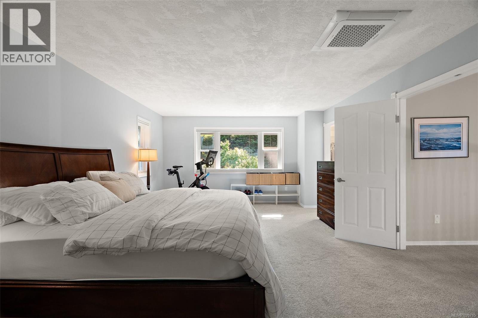  2023 Runnymede Avenue, Oak Bay