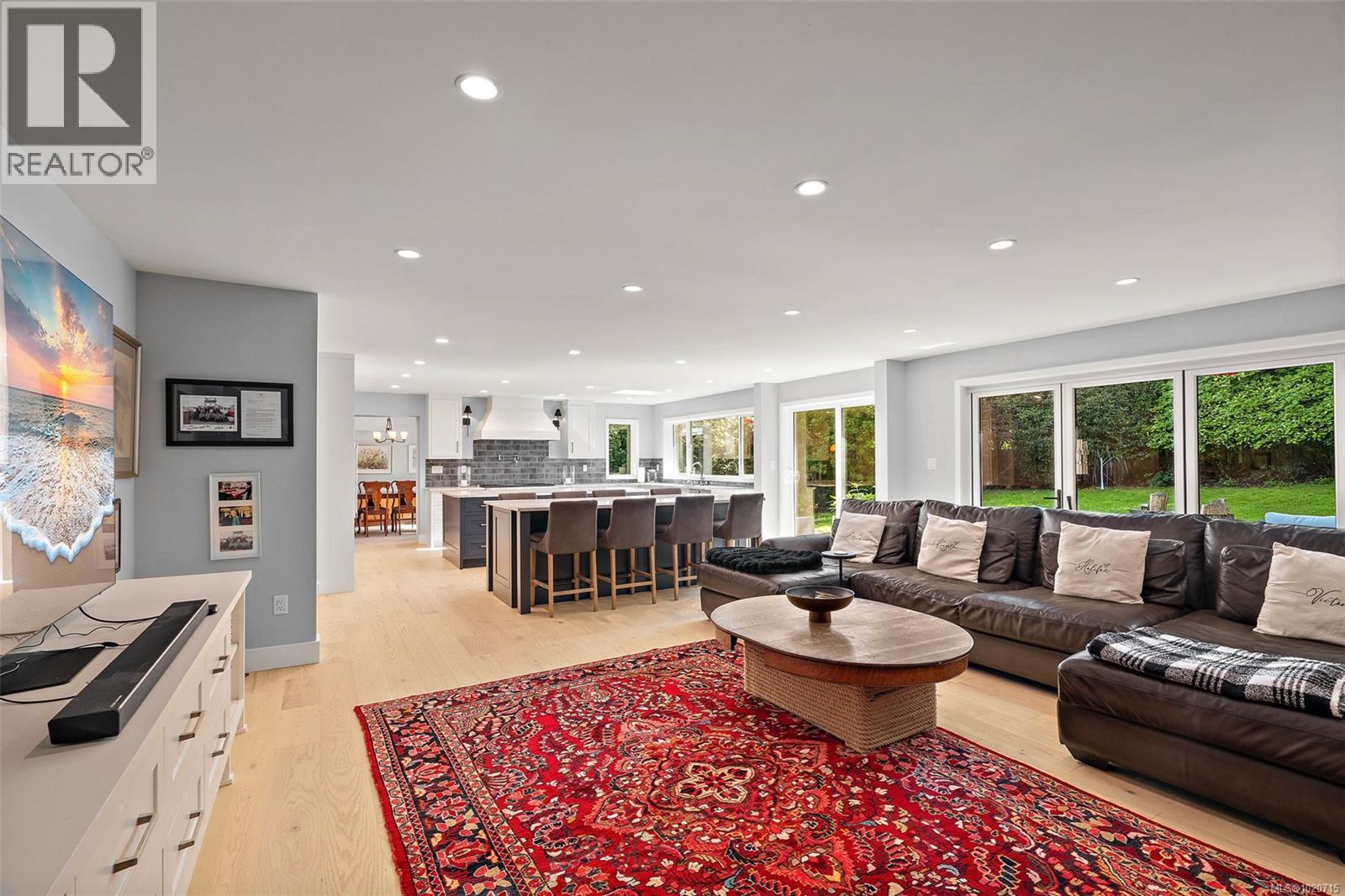  2023 Runnymede Avenue, Oak Bay