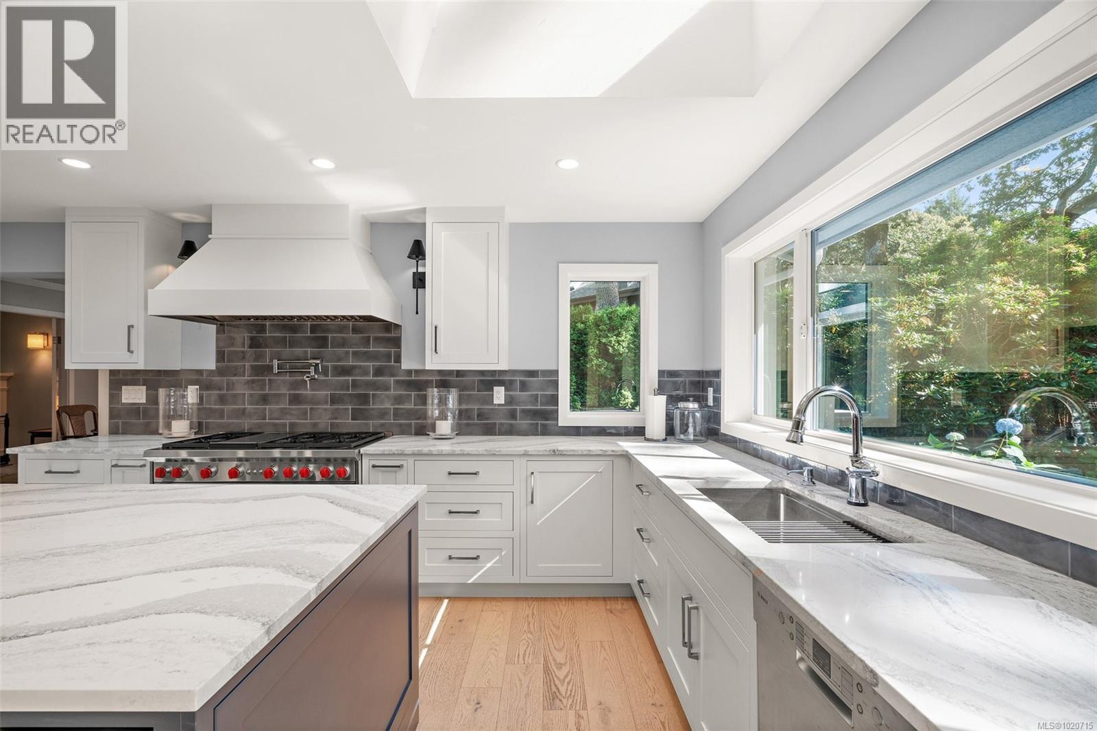  2023 Runnymede Avenue, Oak Bay