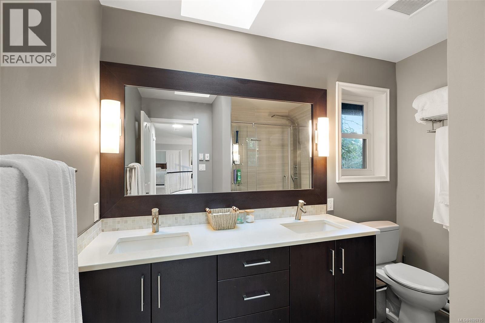  2023 Runnymede Avenue, Oak Bay