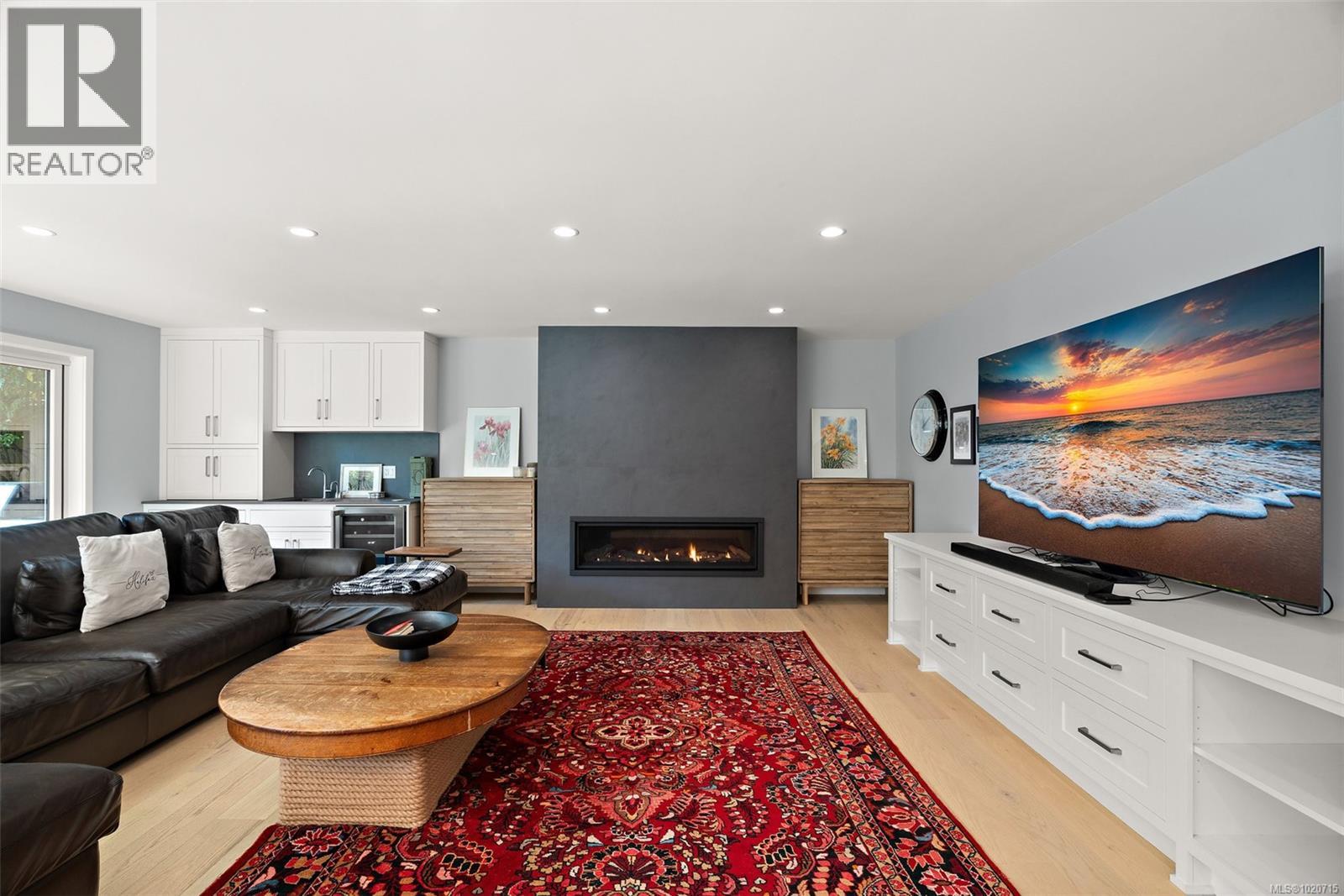  2023 Runnymede Avenue, Oak Bay