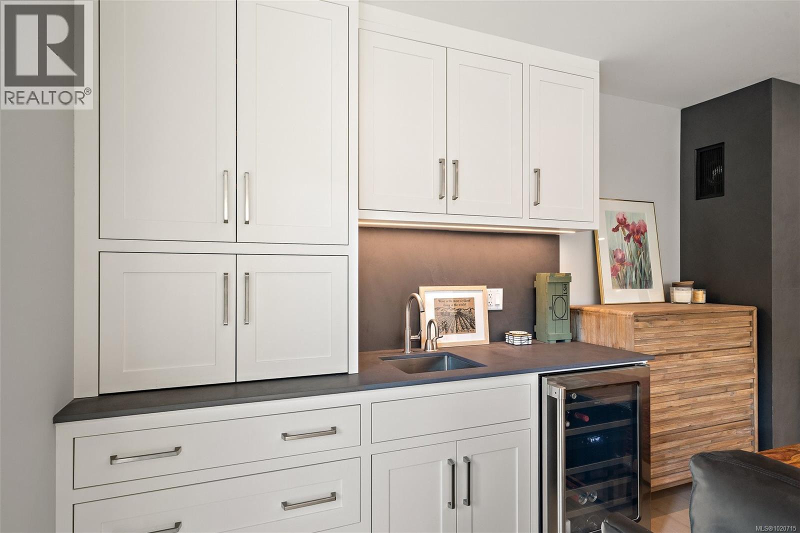  2023 Runnymede Avenue, Oak Bay