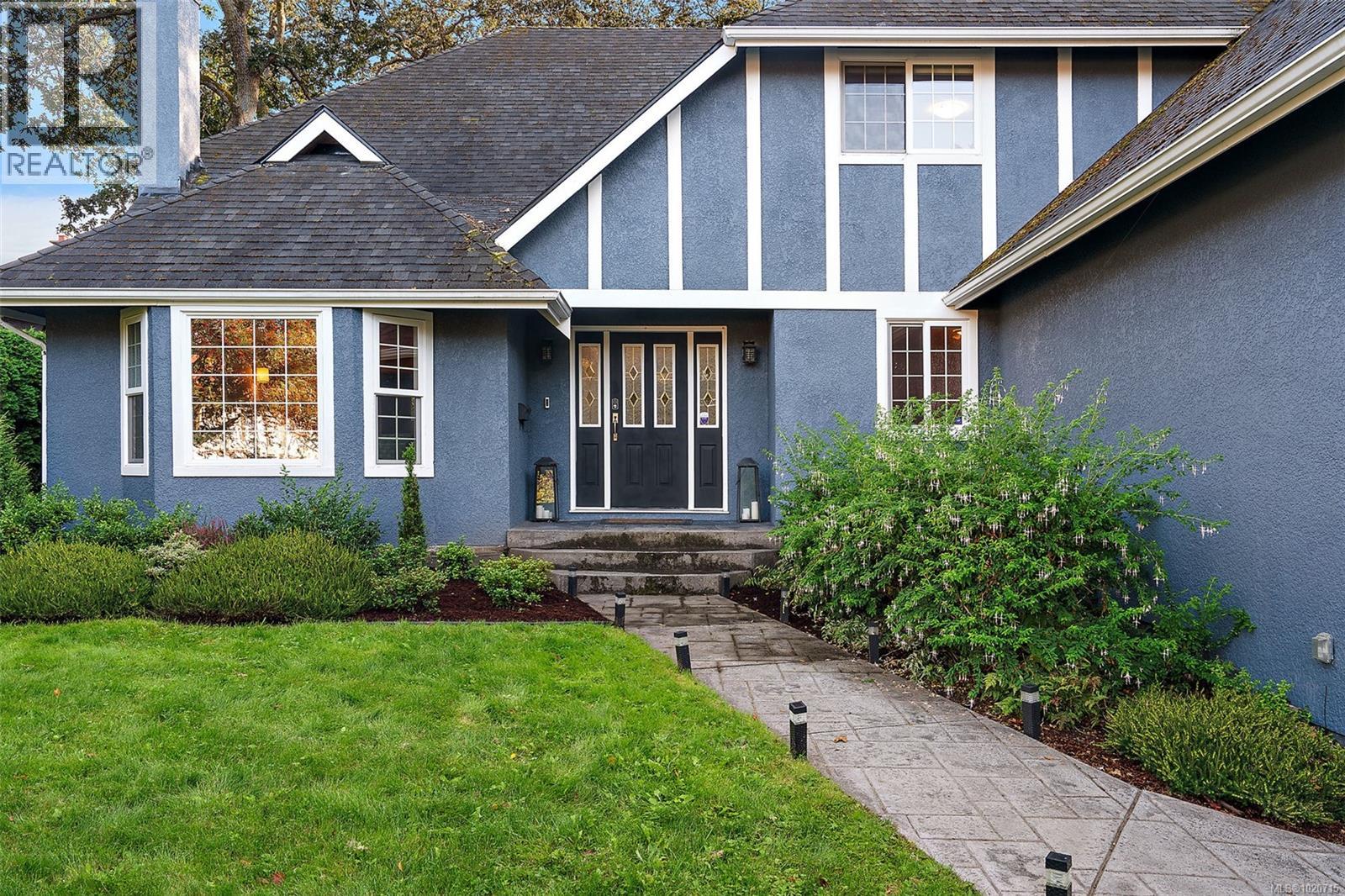  2023 Runnymede Avenue, Oak Bay