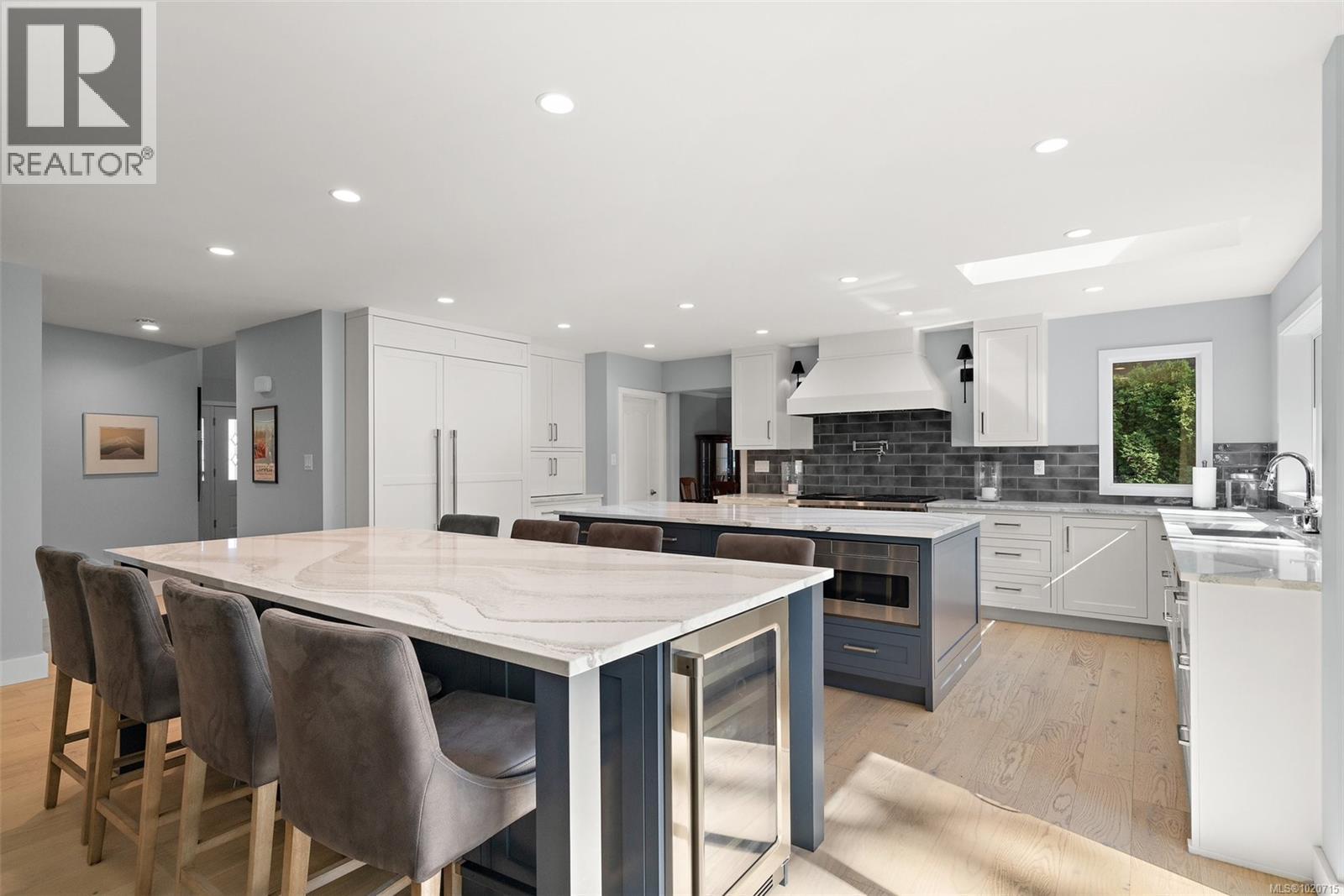  2023 Runnymede Avenue, Oak Bay