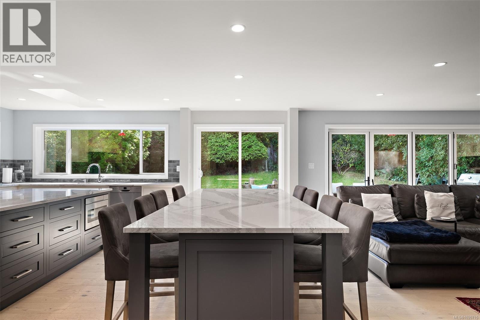  2023 Runnymede Avenue, Oak Bay