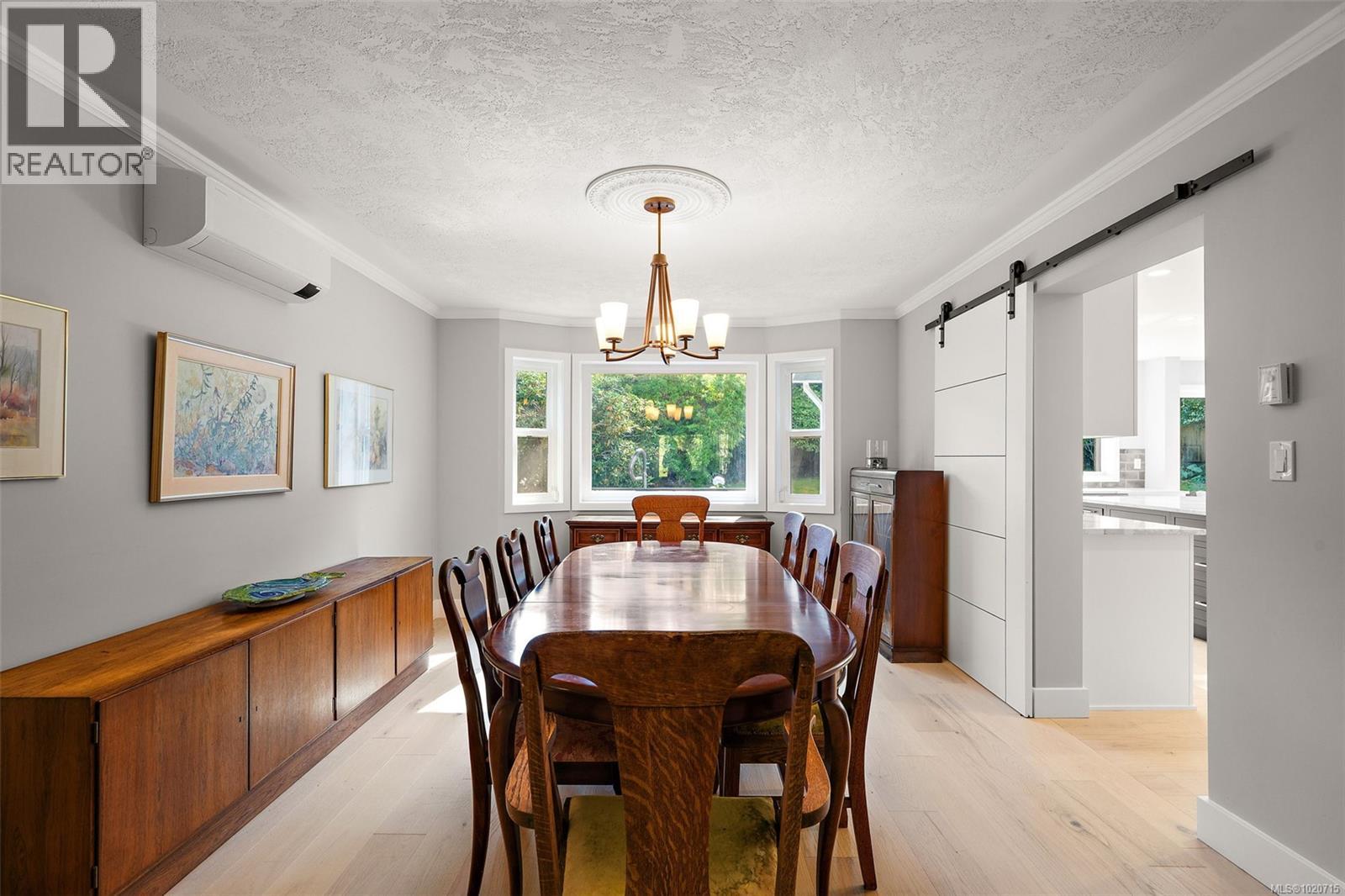  2023 Runnymede Avenue, Oak Bay