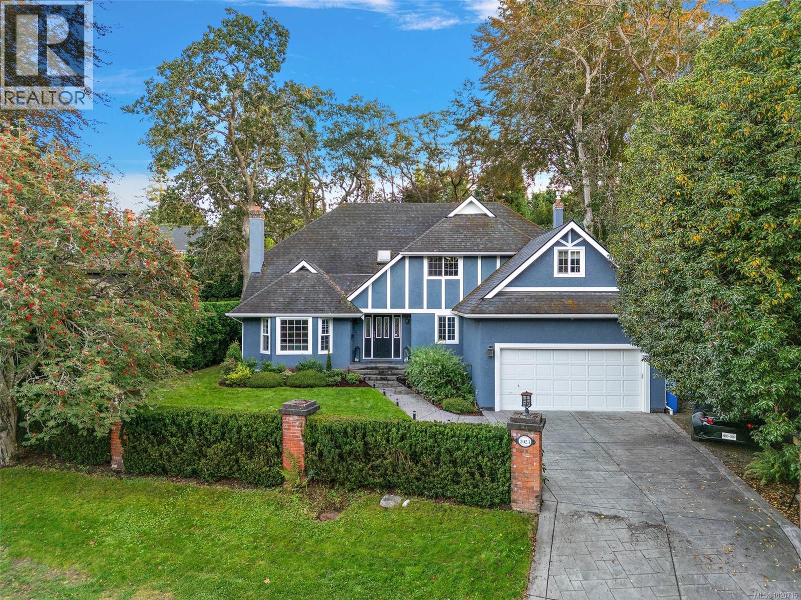  2023 Runnymede Avenue, Oak Bay