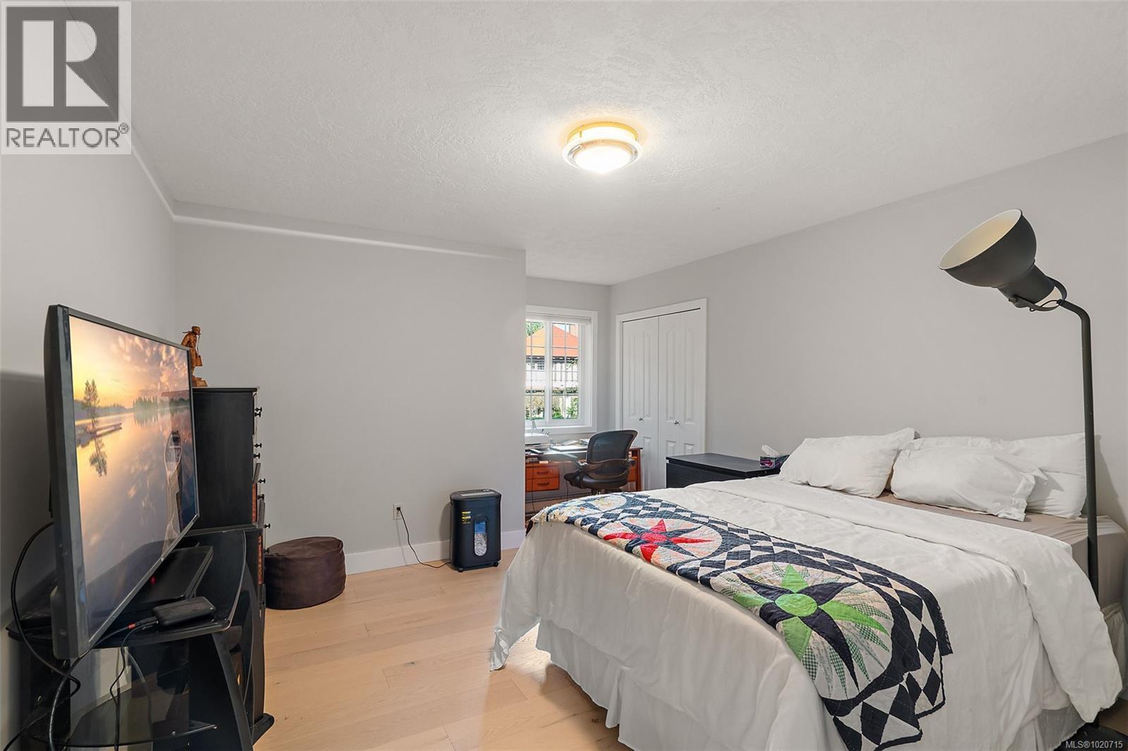  2023 Runnymede Avenue, Oak Bay