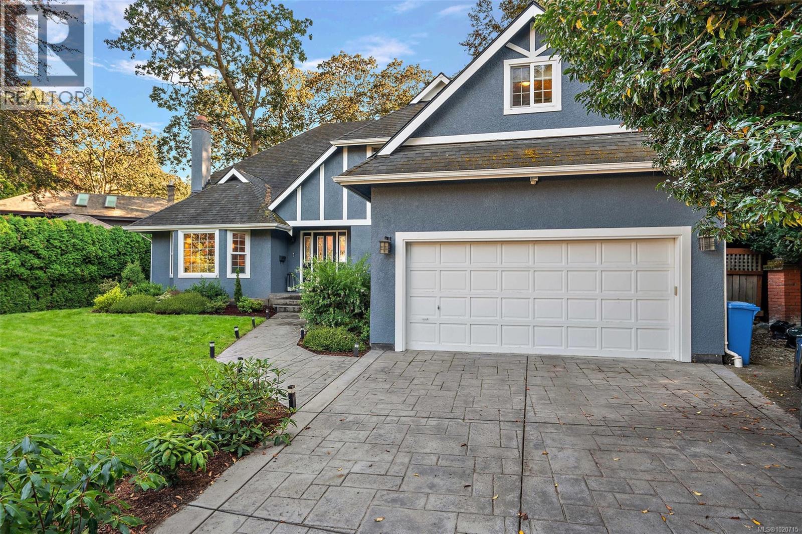  2023 Runnymede Avenue, Oak Bay