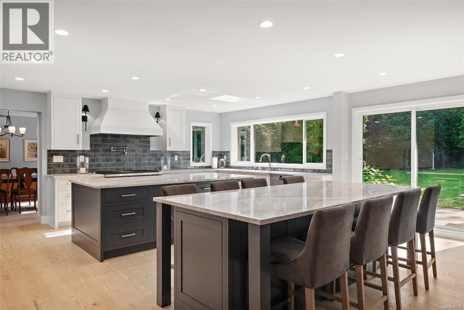  2023 Runnymede Avenue, Oak Bay