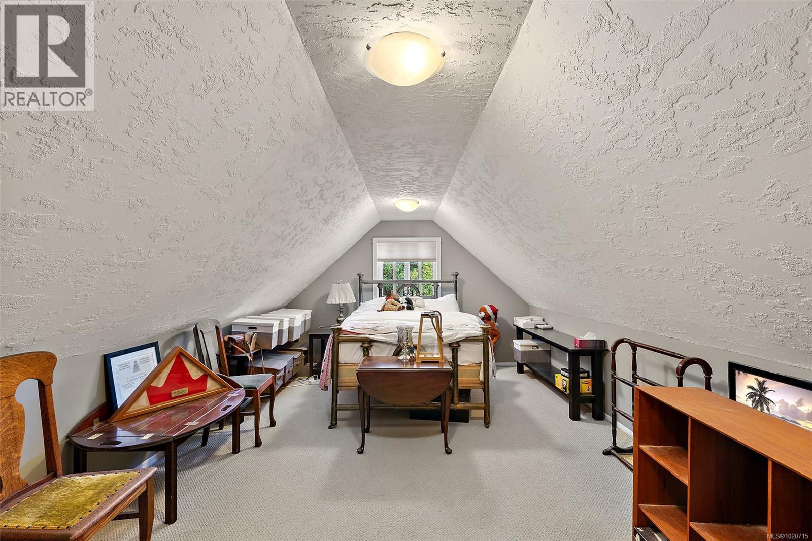  2023 Runnymede Avenue, Oak Bay