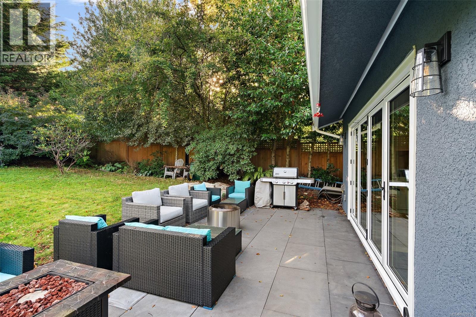  2023 Runnymede Avenue, Oak Bay