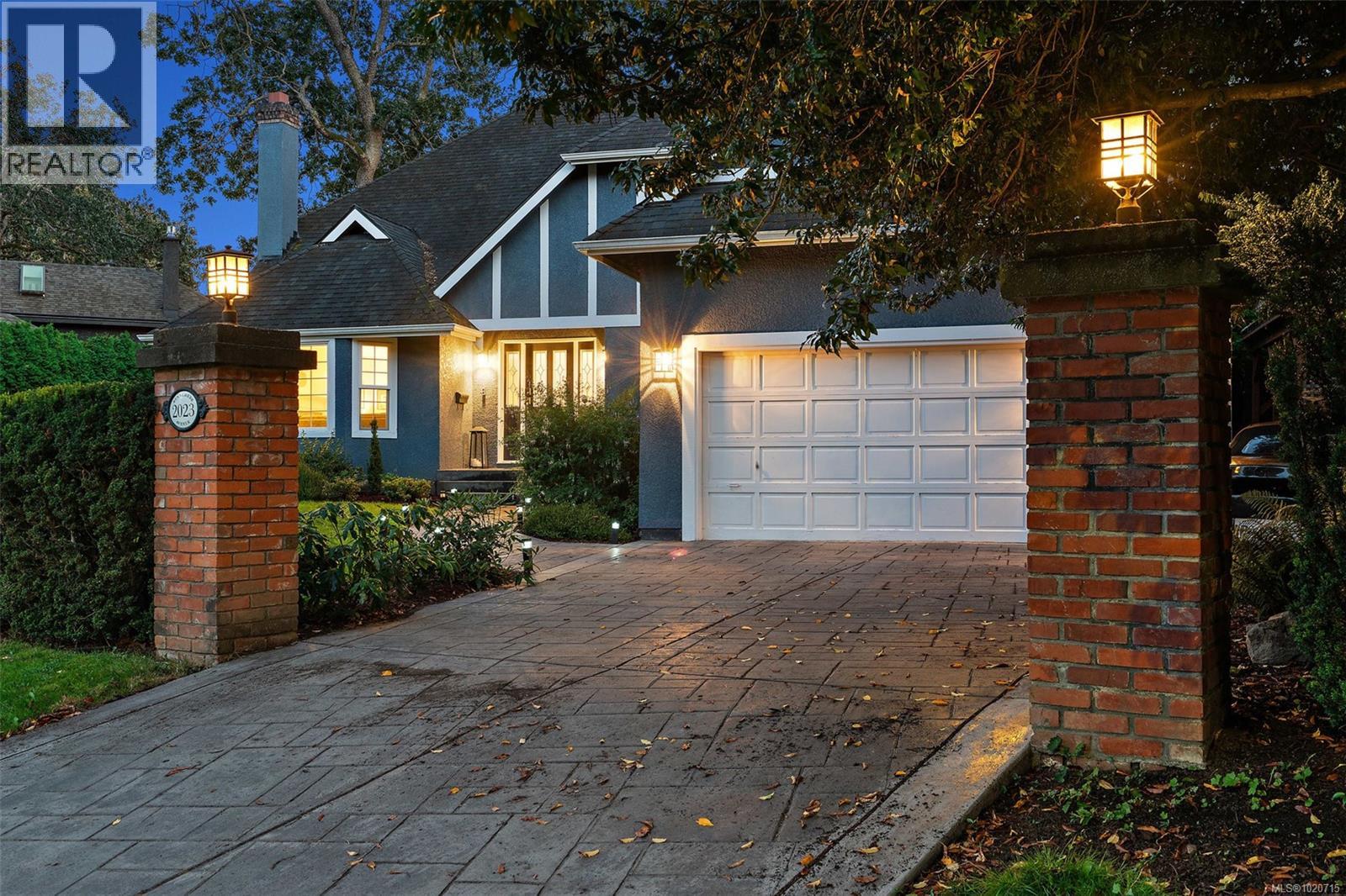  2023 Runnymede Avenue, Oak Bay