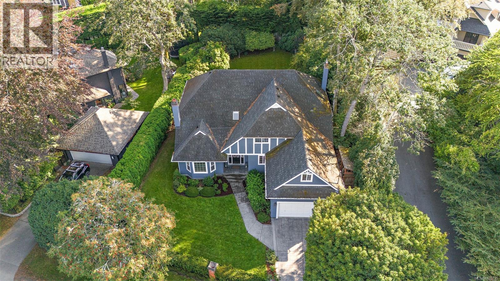  2023 Runnymede Avenue, Oak Bay