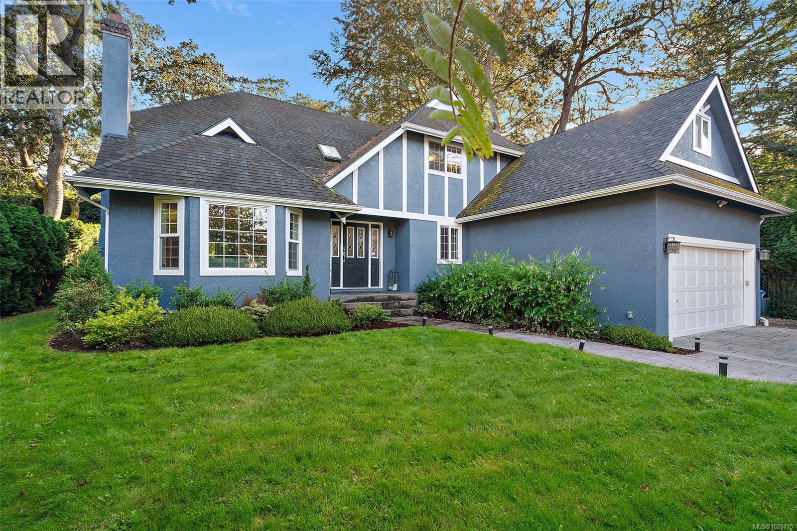  2023 Runnymede Avenue, Oak Bay