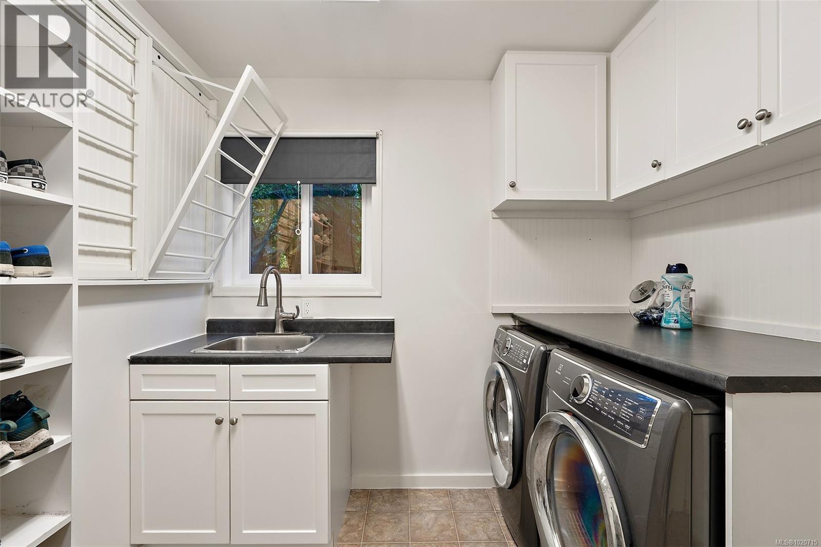  2023 Runnymede Avenue, Oak Bay