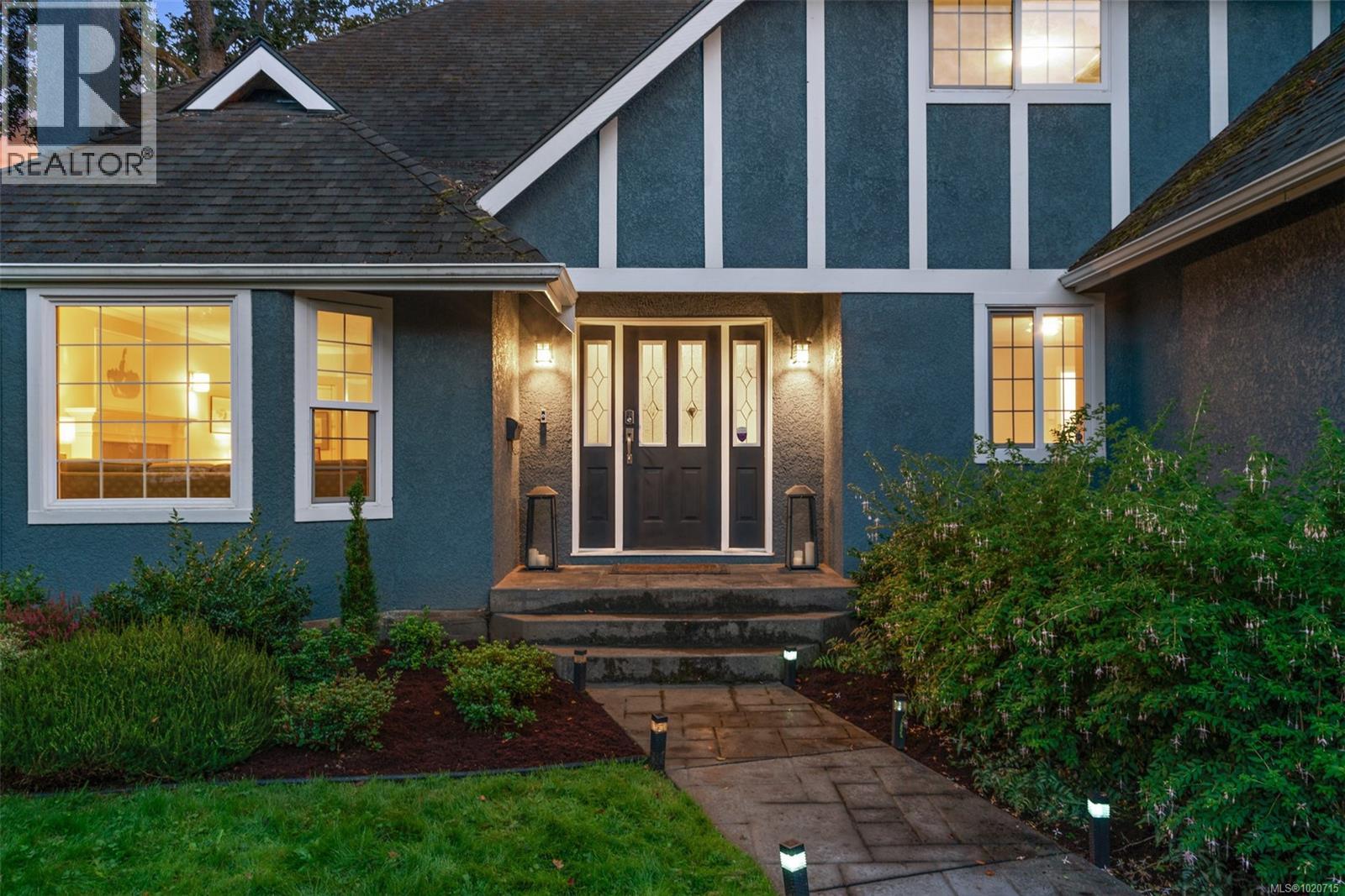  2023 Runnymede Avenue, Oak Bay