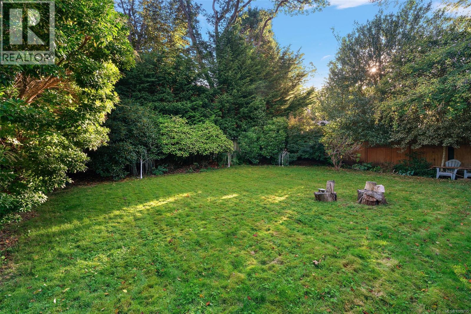  2023 Runnymede Avenue, Oak Bay