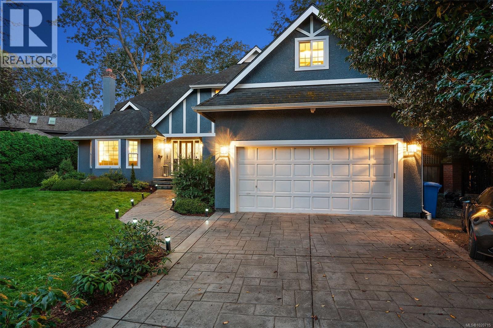  2023 Runnymede Avenue, Oak Bay