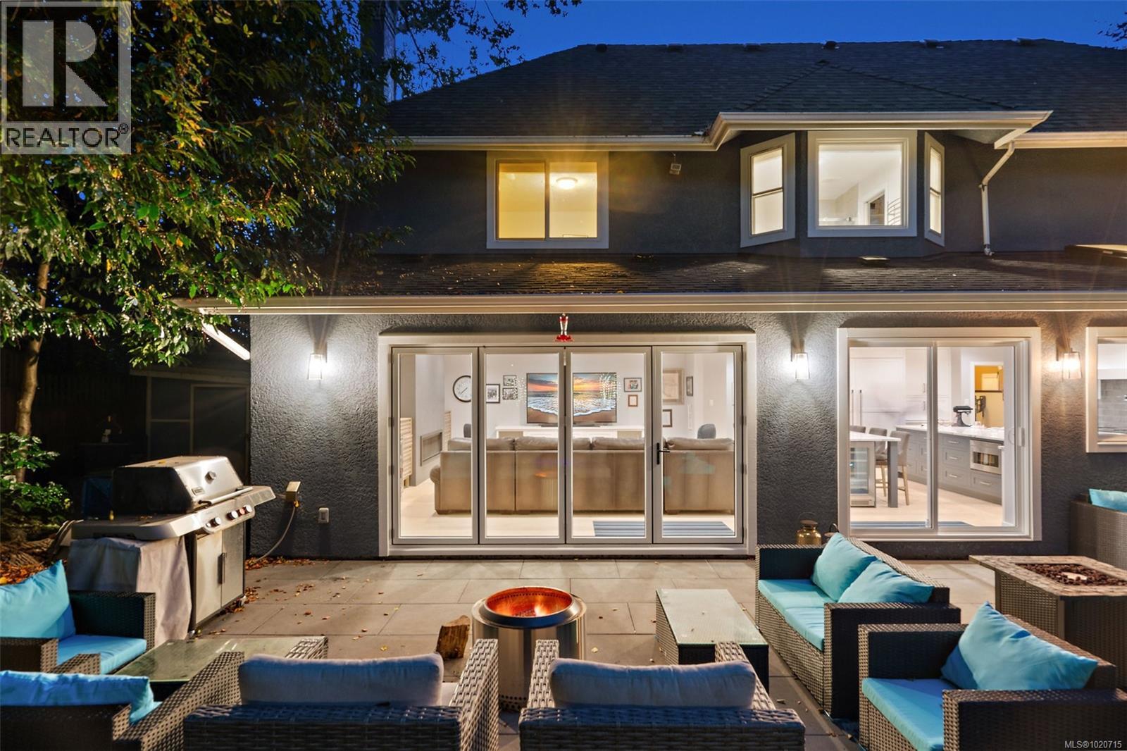  2023 Runnymede Avenue, Oak Bay