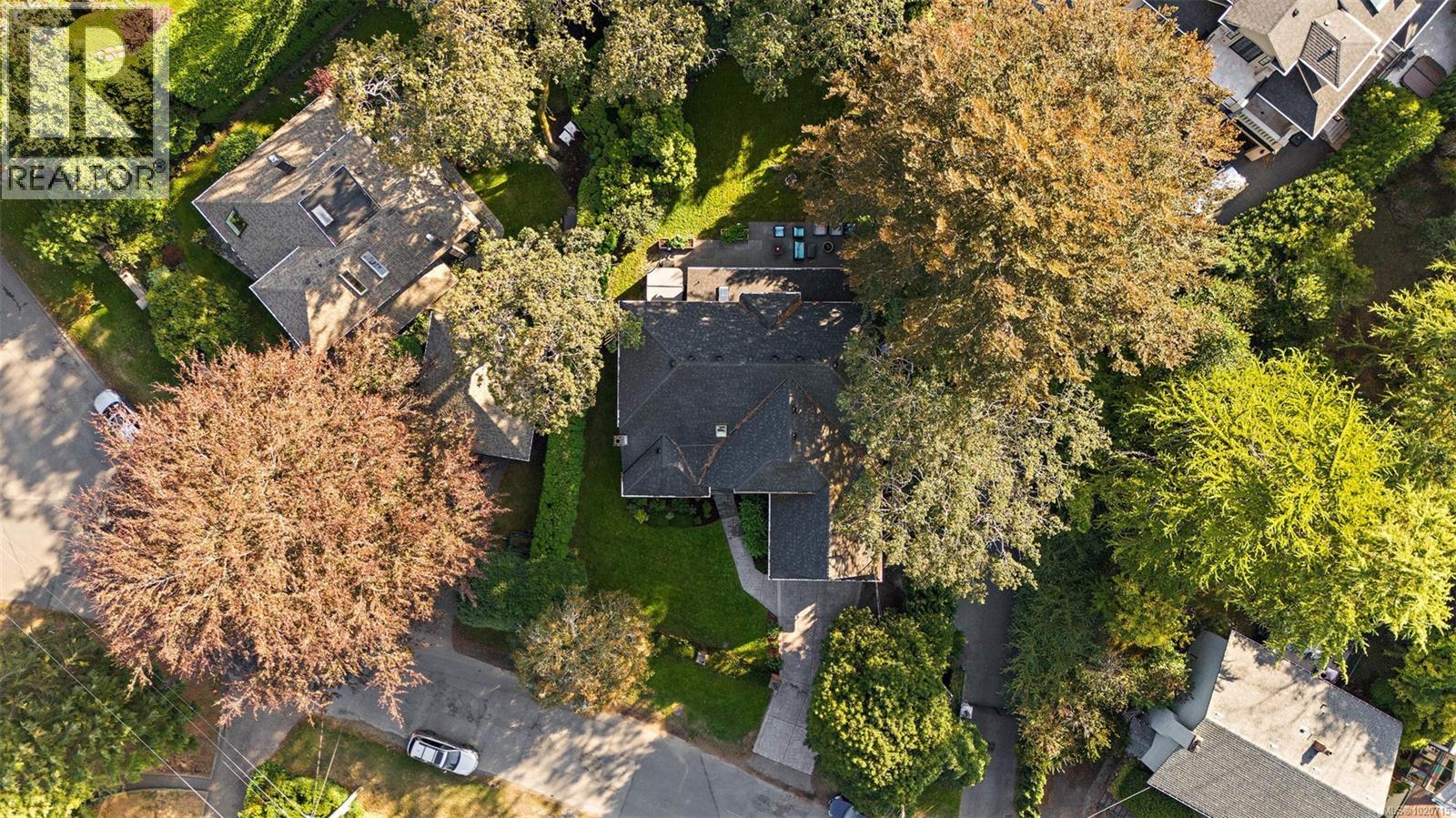  2023 Runnymede Avenue, Oak Bay